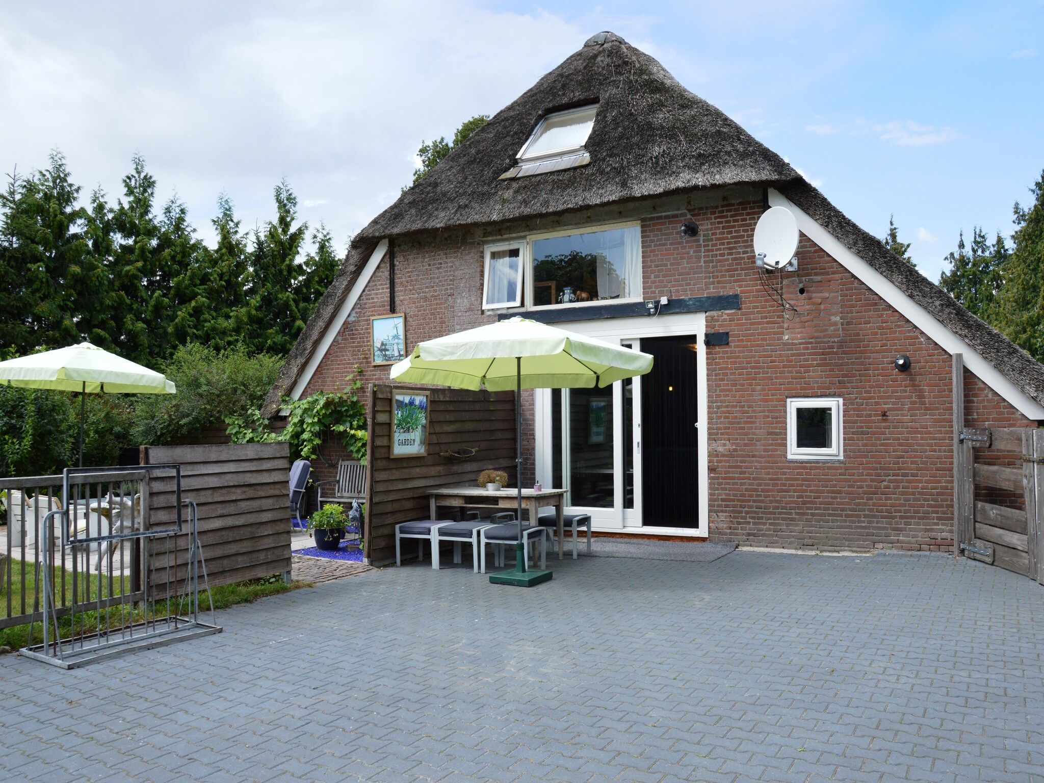 De buitenkant van Wapse in Wapse
