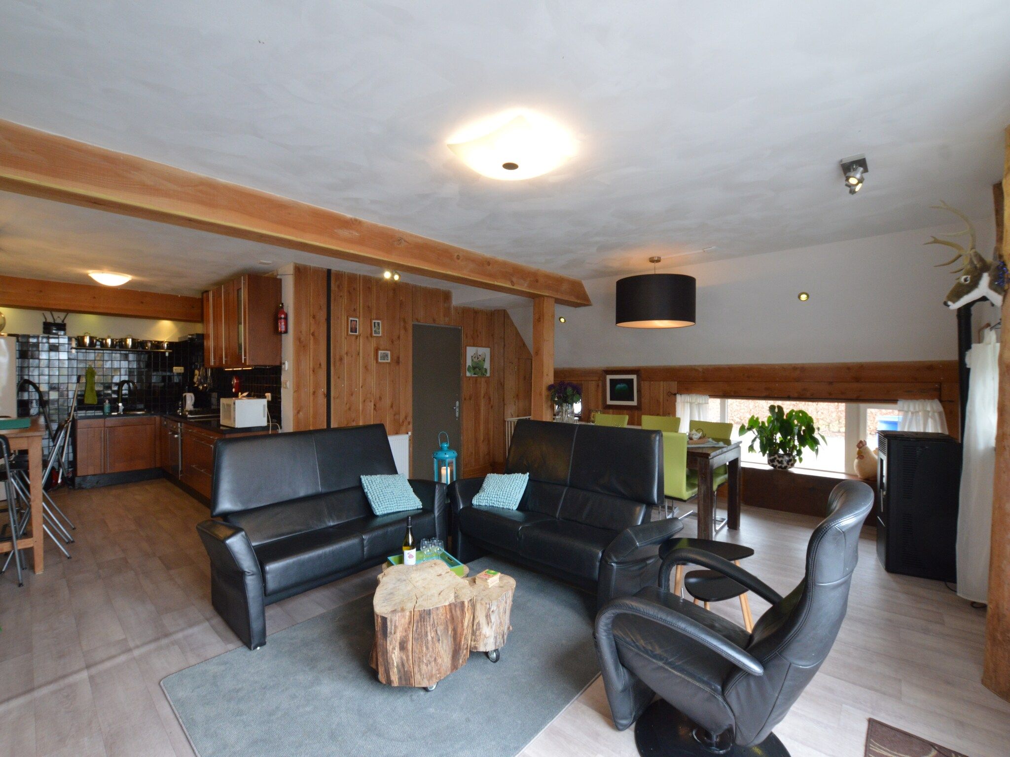 De woonkamer van Wapse in Wapse