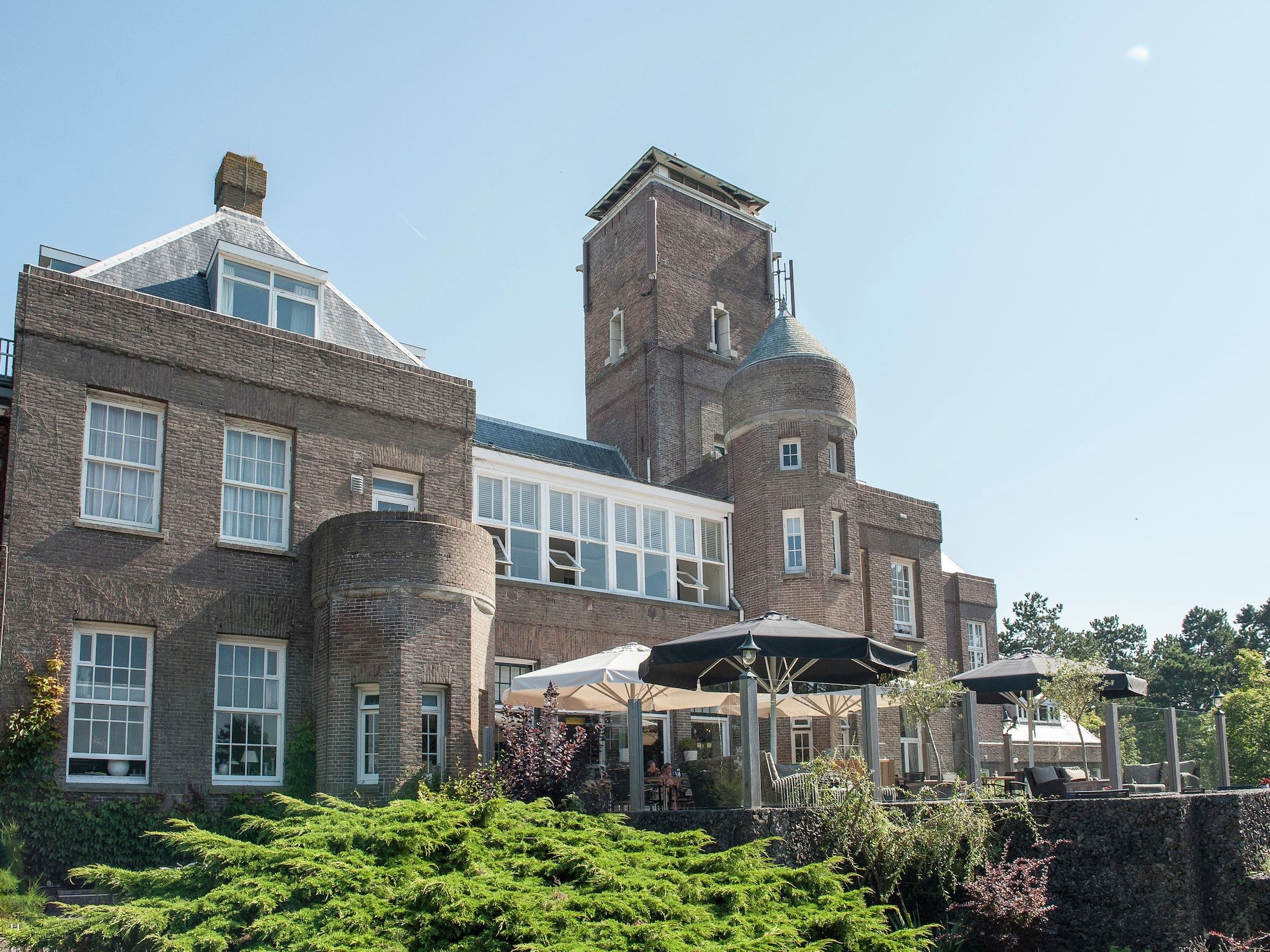 De buitenkant van Huize Glory Amethist aan Zee in Bergen aan zee