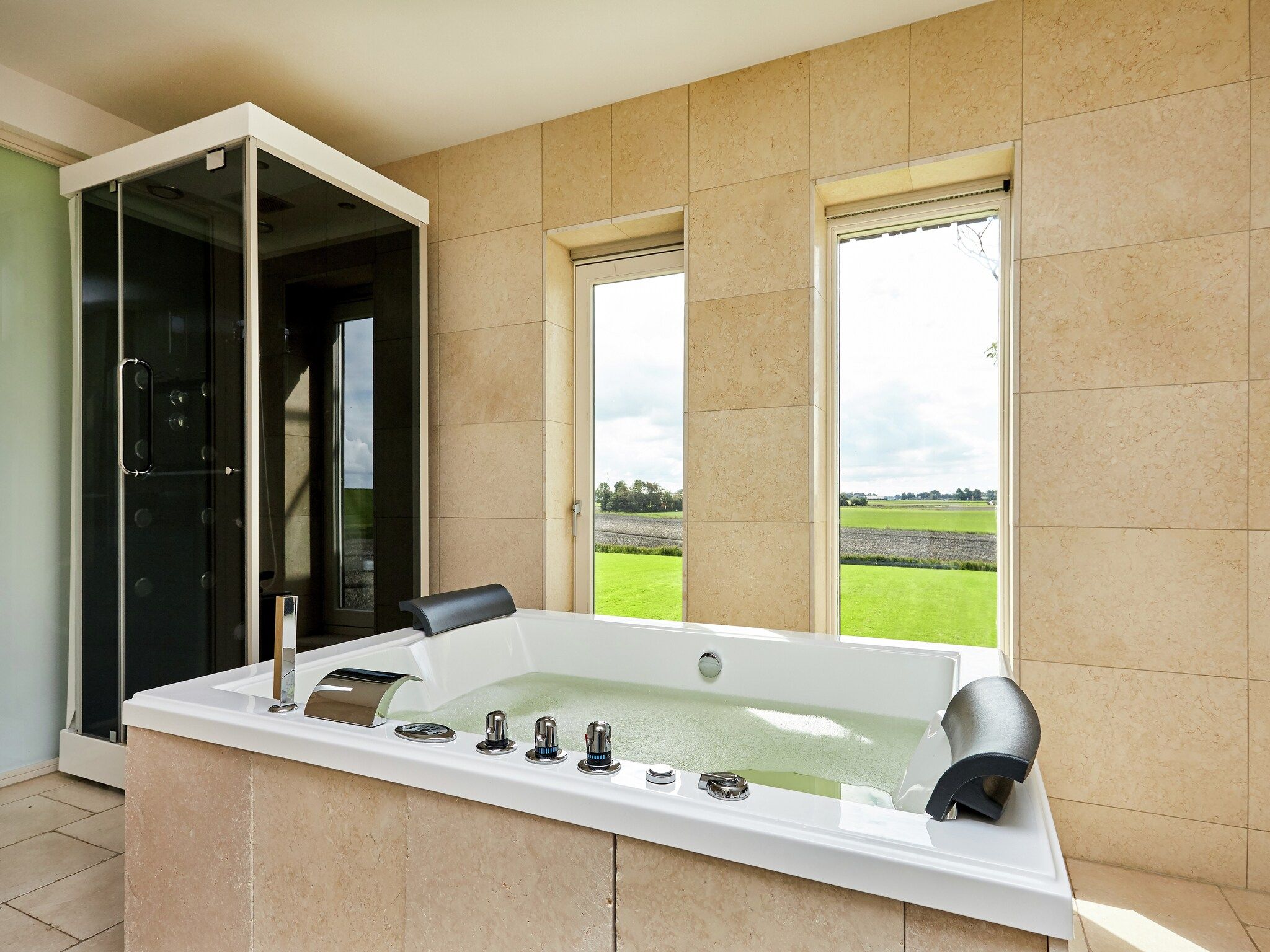 De badkamer van Landhuis Wad Anders in Wierum
