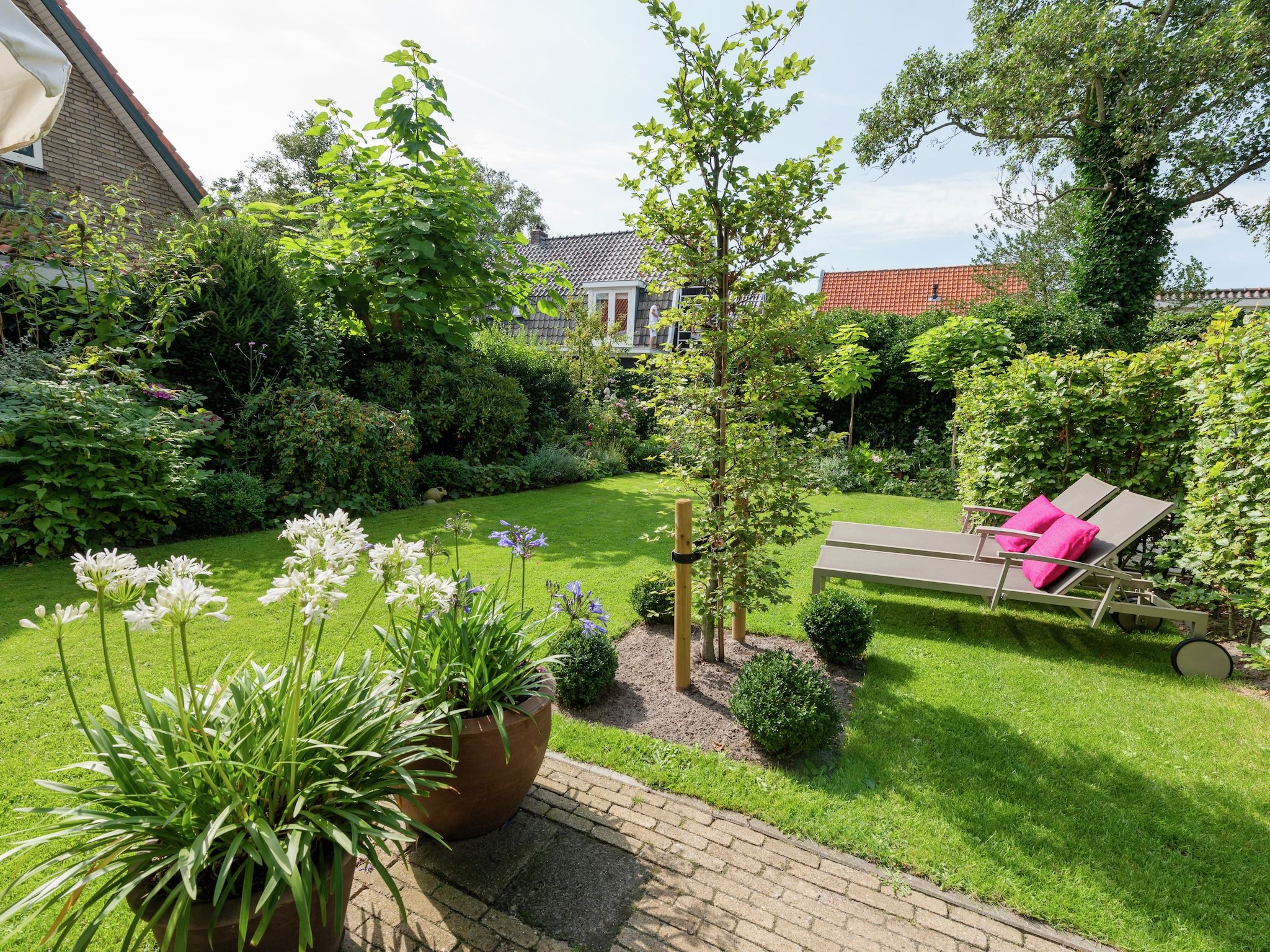De tuin van Hof van Craeck I in Bergen