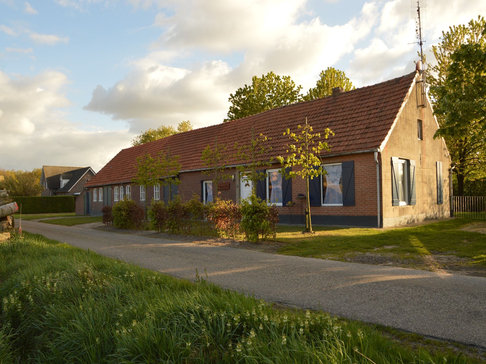 De buitenkant van Bi-j Moppe Door in Nederweert Eind