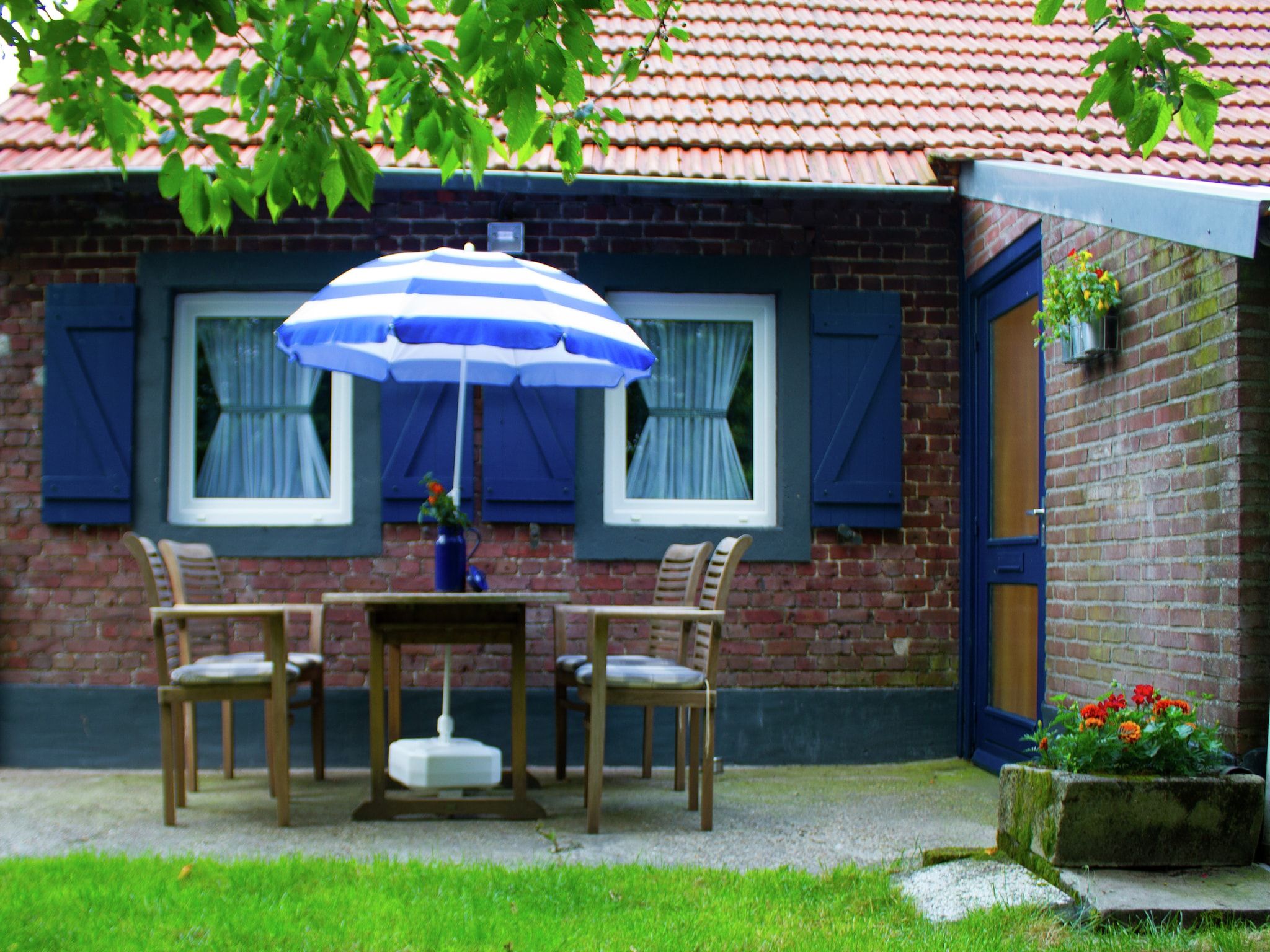 Het terras van Bi-j Moppe Door in Nederweert Eind