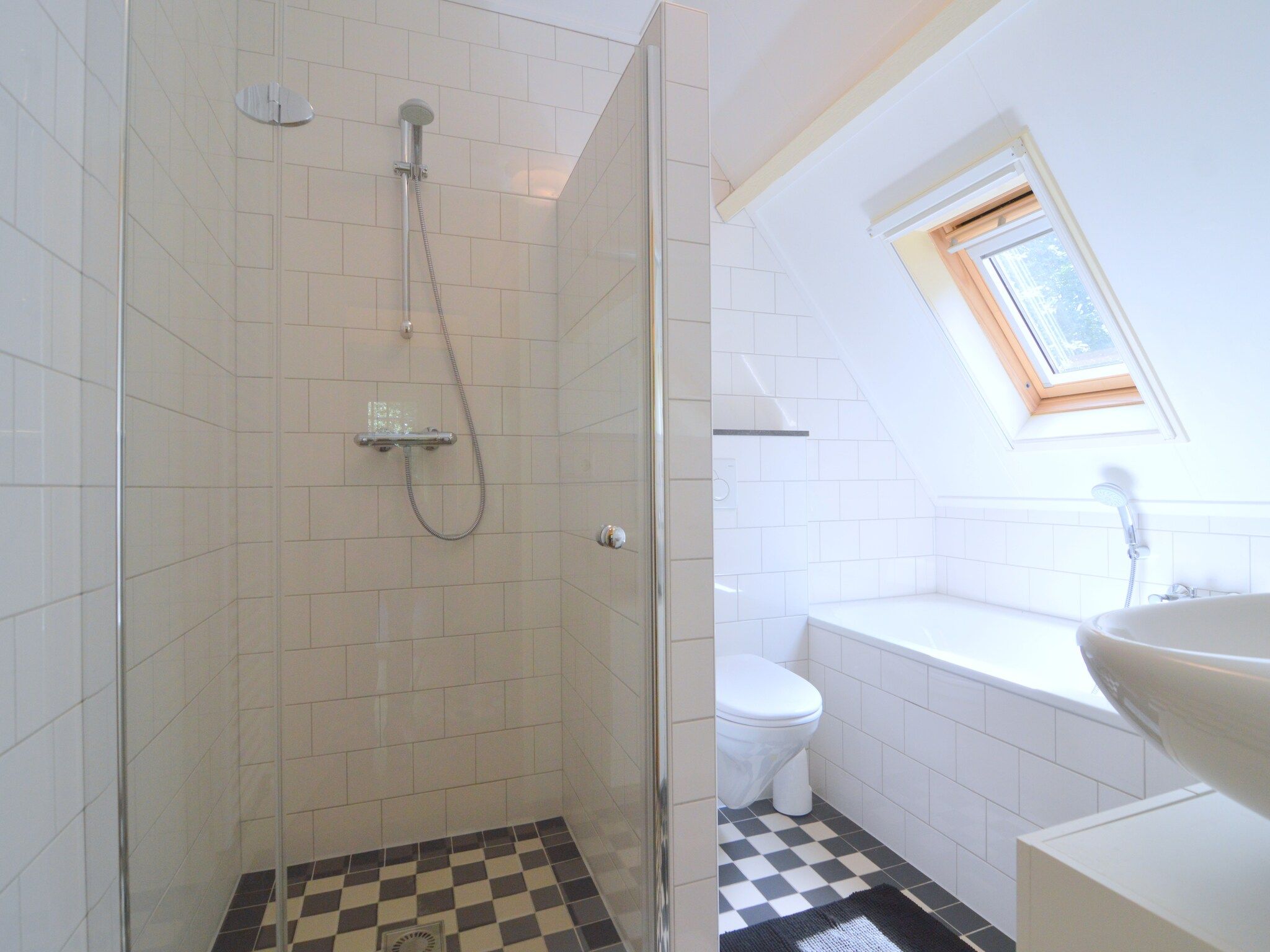 De badkamer van Het Kruisselt in Zelhem