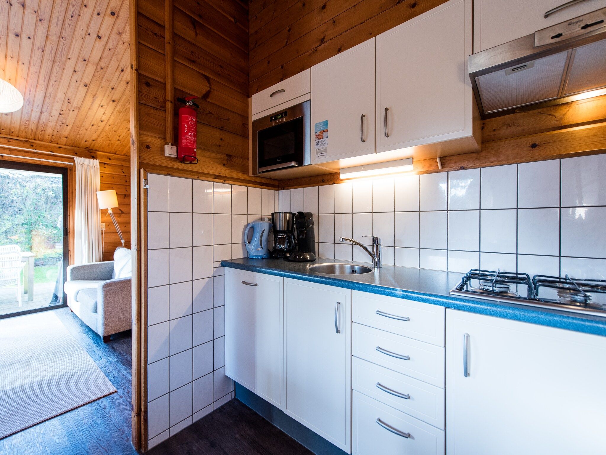 De keuken van Vakantiepark Boomhiemke 10 in Hollum