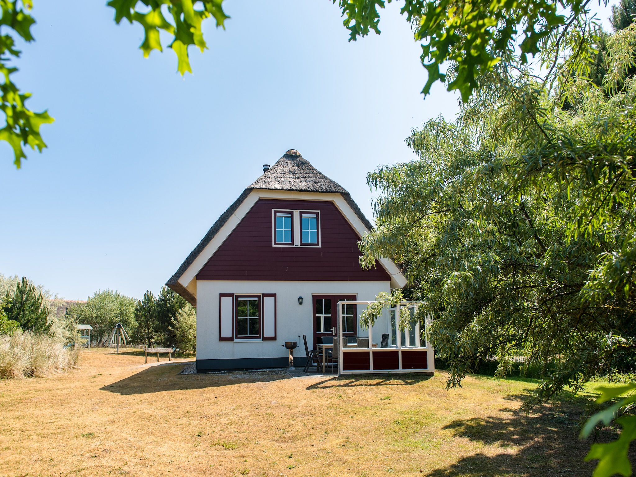 De buitenkant van Vakantiepark Boomhiemke 8 in Hollum
