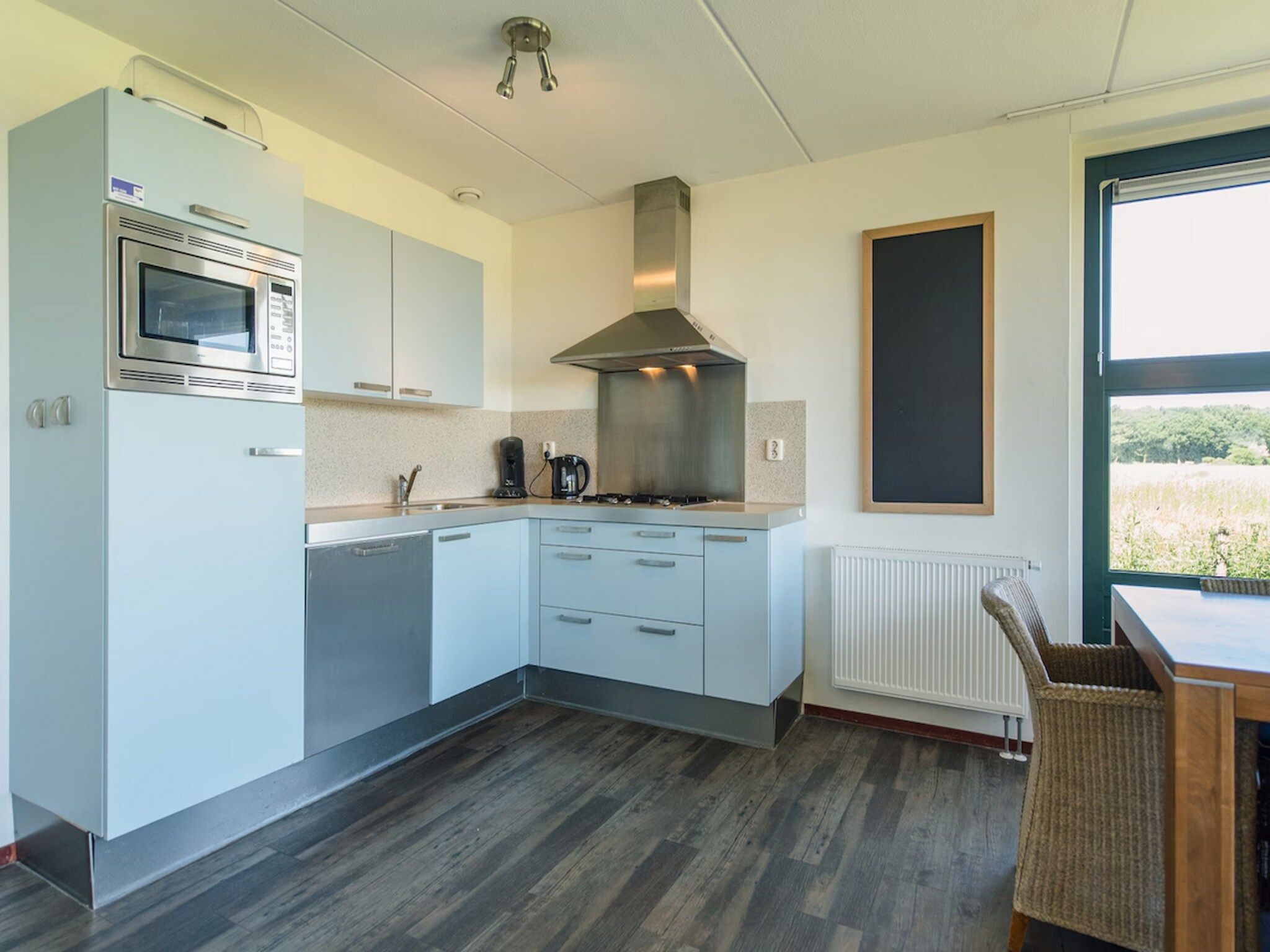 De keuken van Vakantiepark Boomhiemke 1 in Hollum