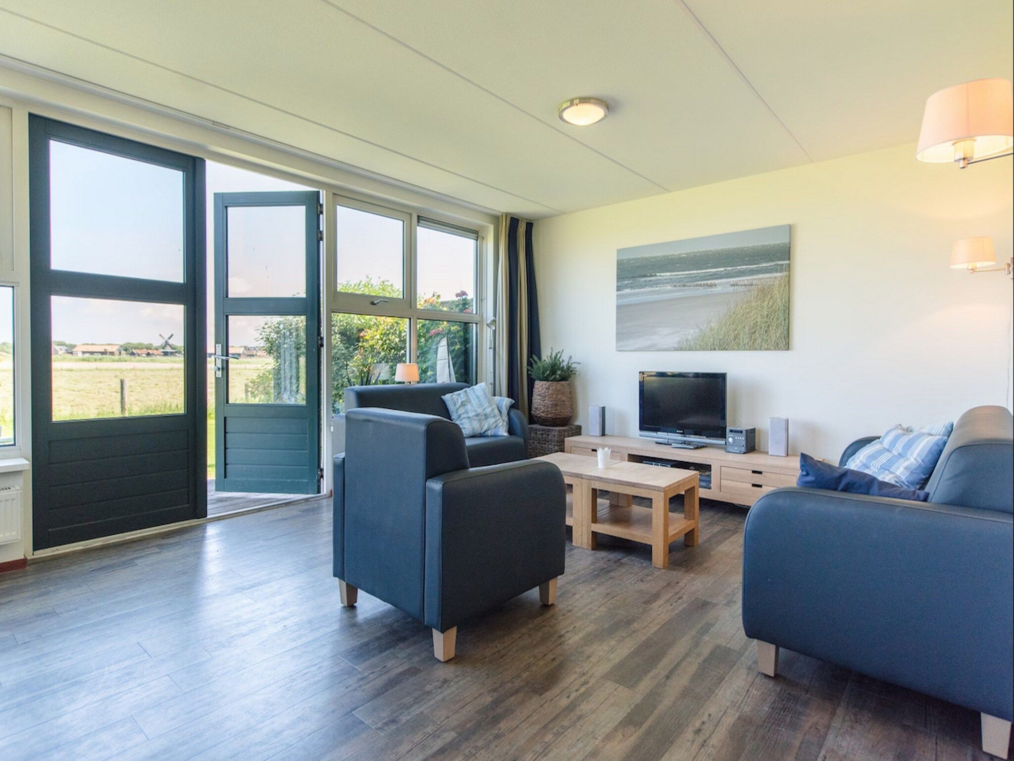 De woonkamer van Vakantiepark Boomhiemke 1 in Hollum