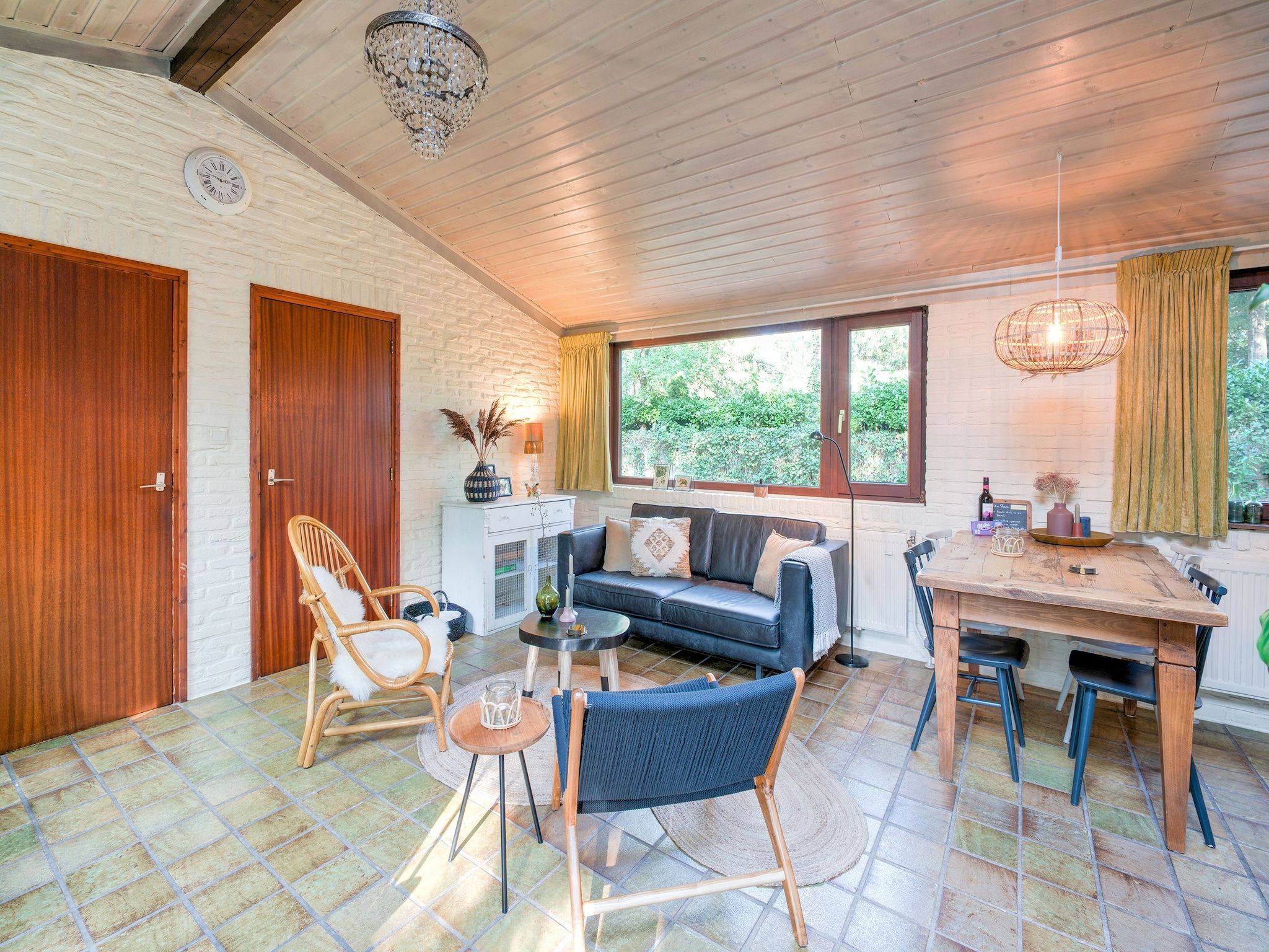 De woonkamer van The Forest Cottage in Zorgvlied