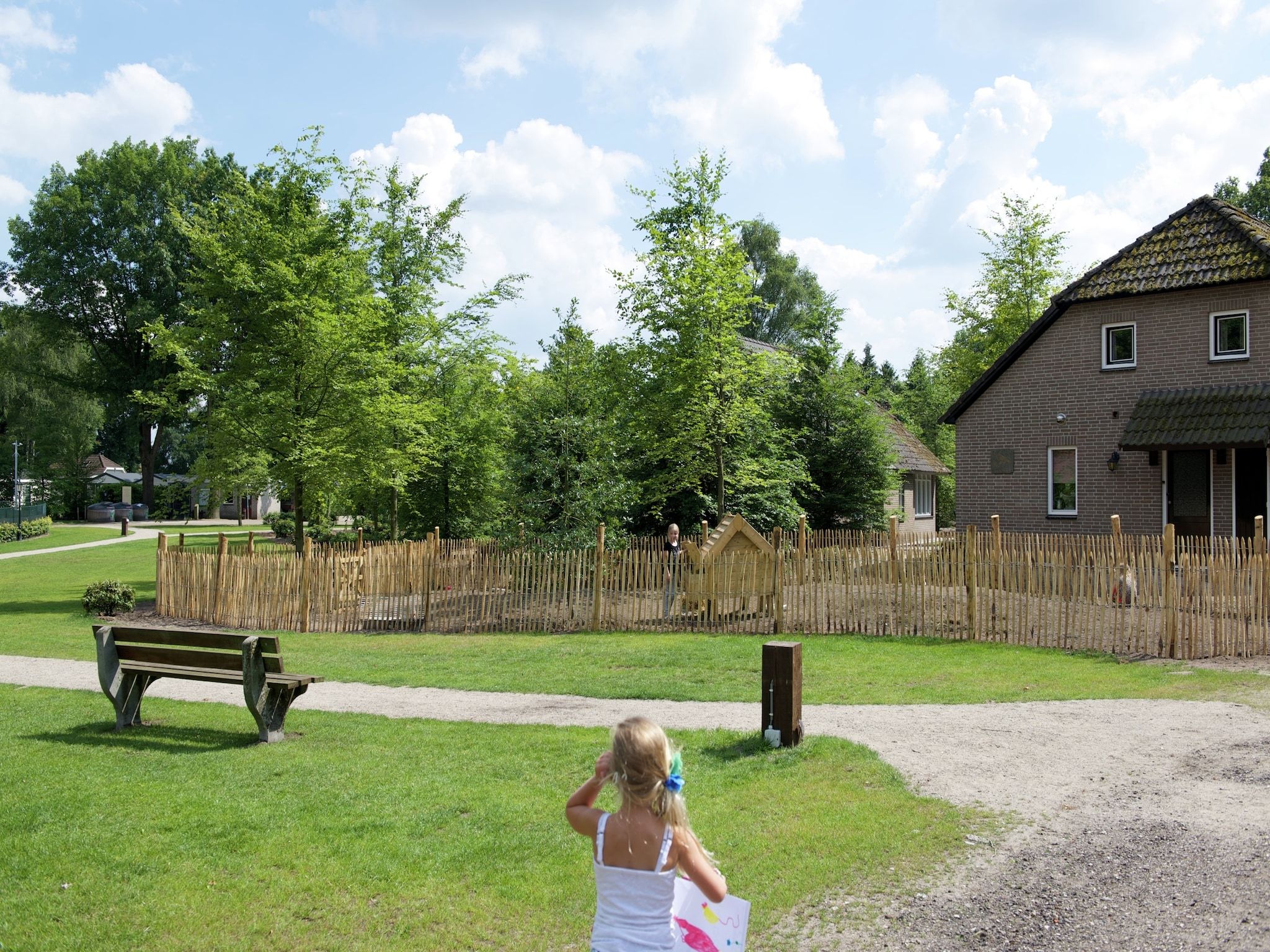 De tuin van Vakantiepark Sandberghe 1 in Uden