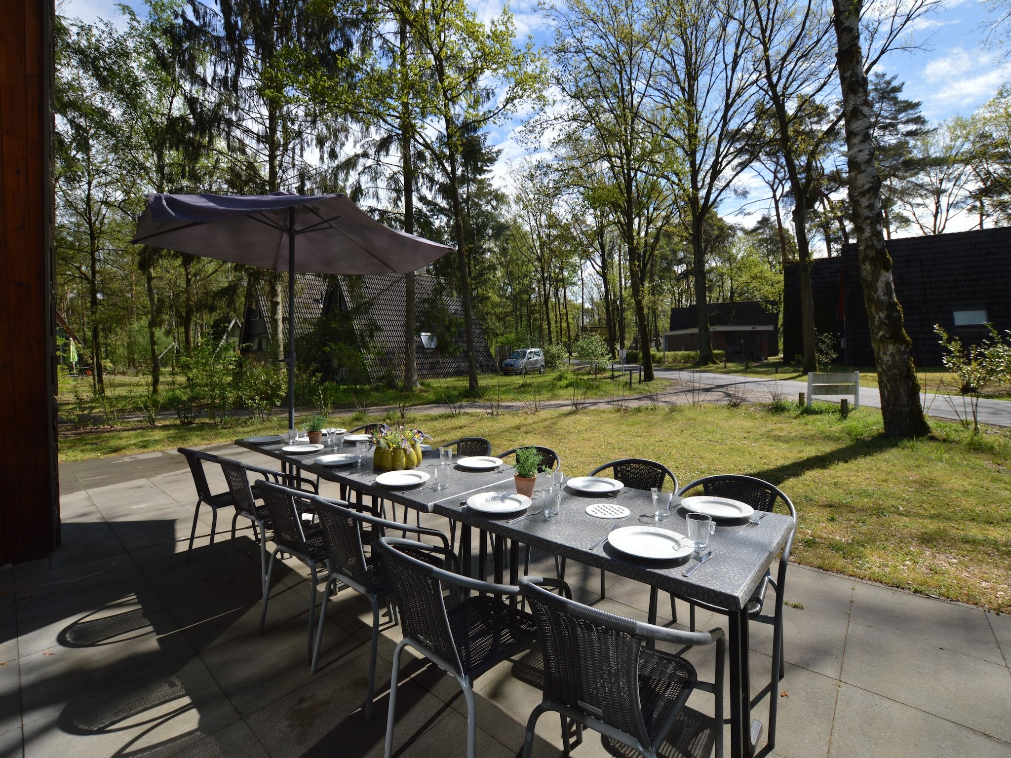 Het terras van Bungalows 48 en 49 in Stramproy