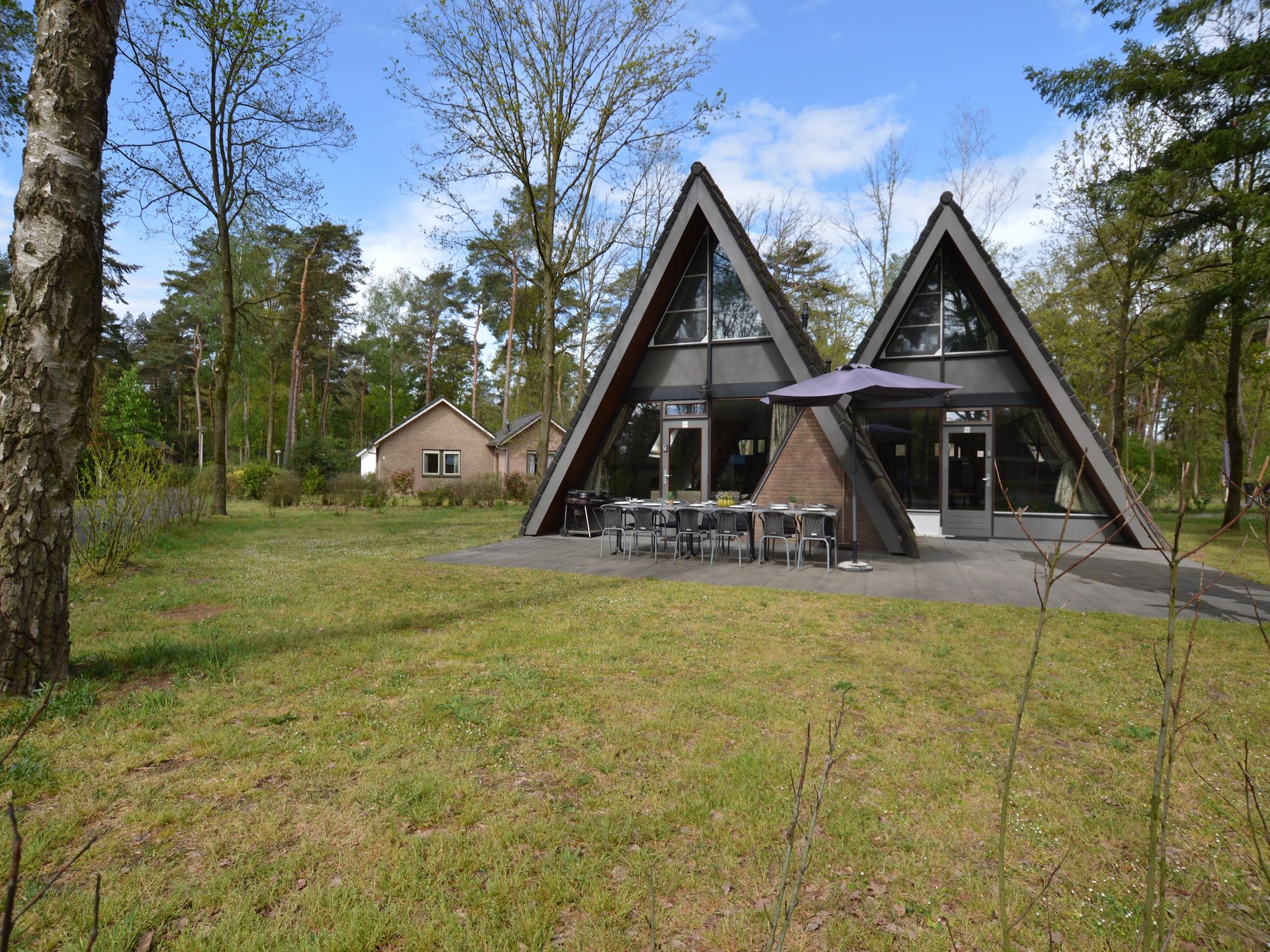 De buitenkant van Bungalows 48 en 49 in Stramproy