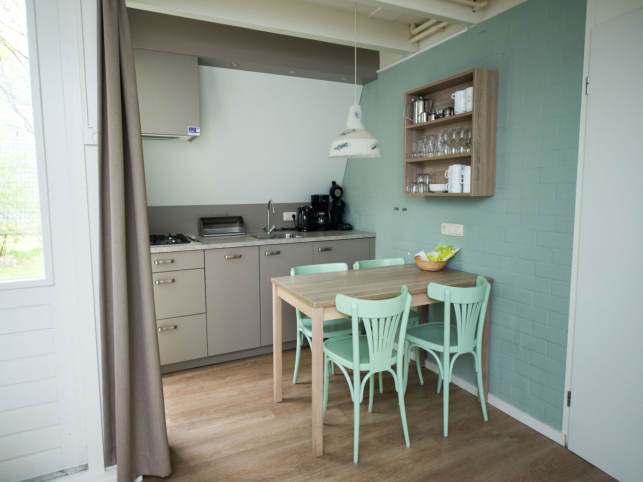 De eetkamer van Bungalowpark Hoenderloo 5 in Hoenderloo