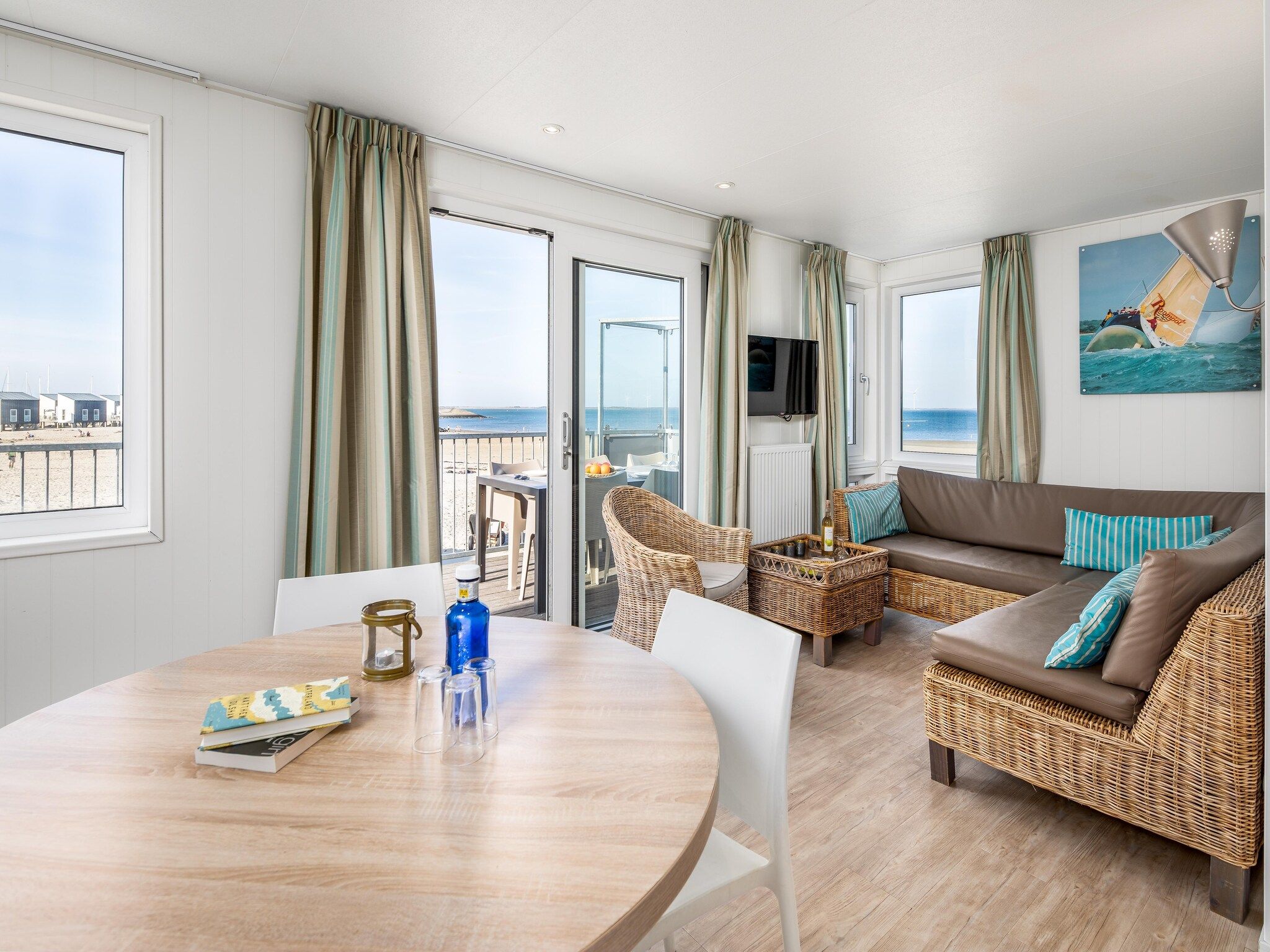 De woonkamer van Vakantiepark Beach Resort 6 in Kamperland