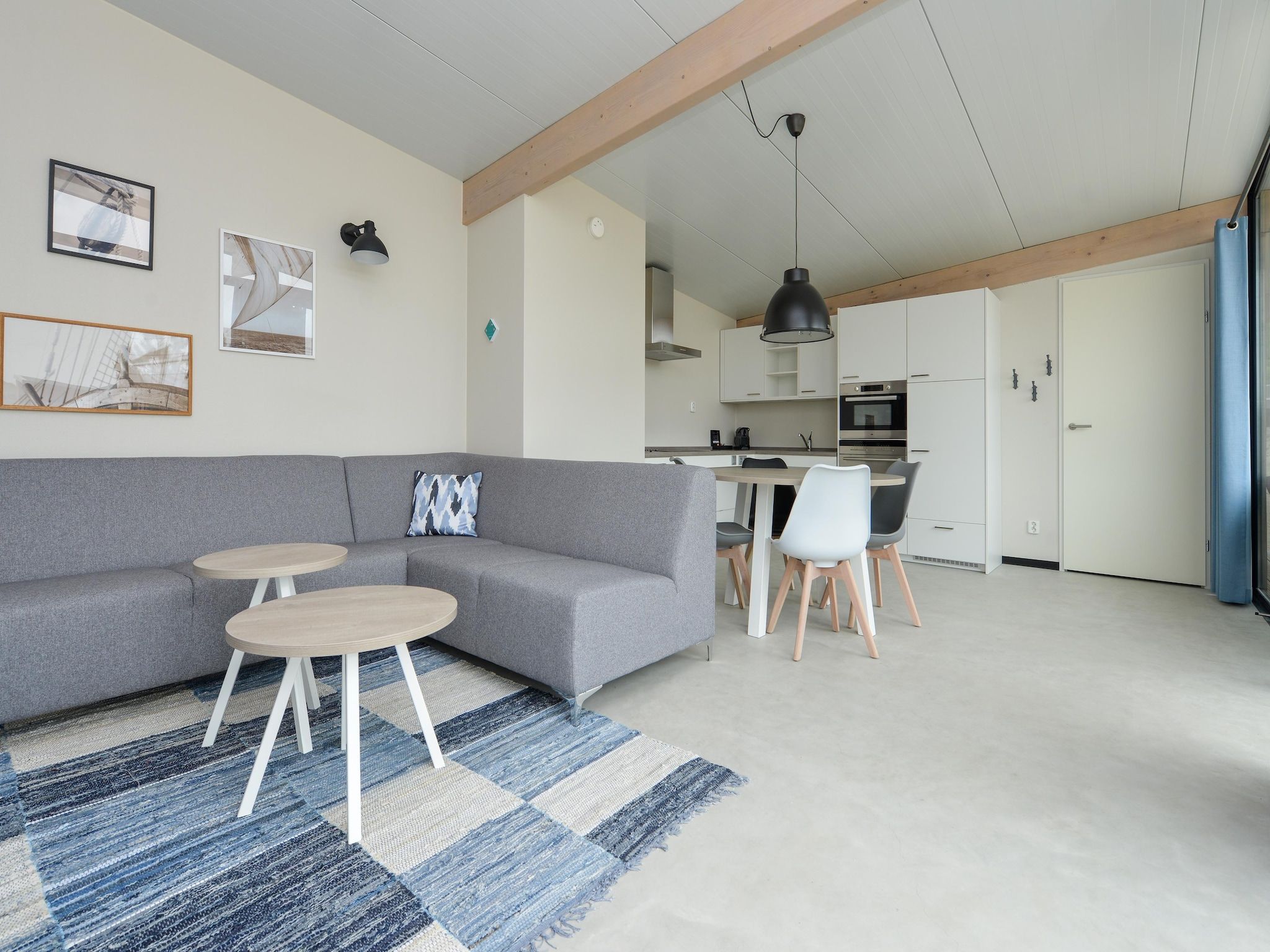 De woonkamer van Sea Lodges Bloemendaal 4 in Bloemendaal