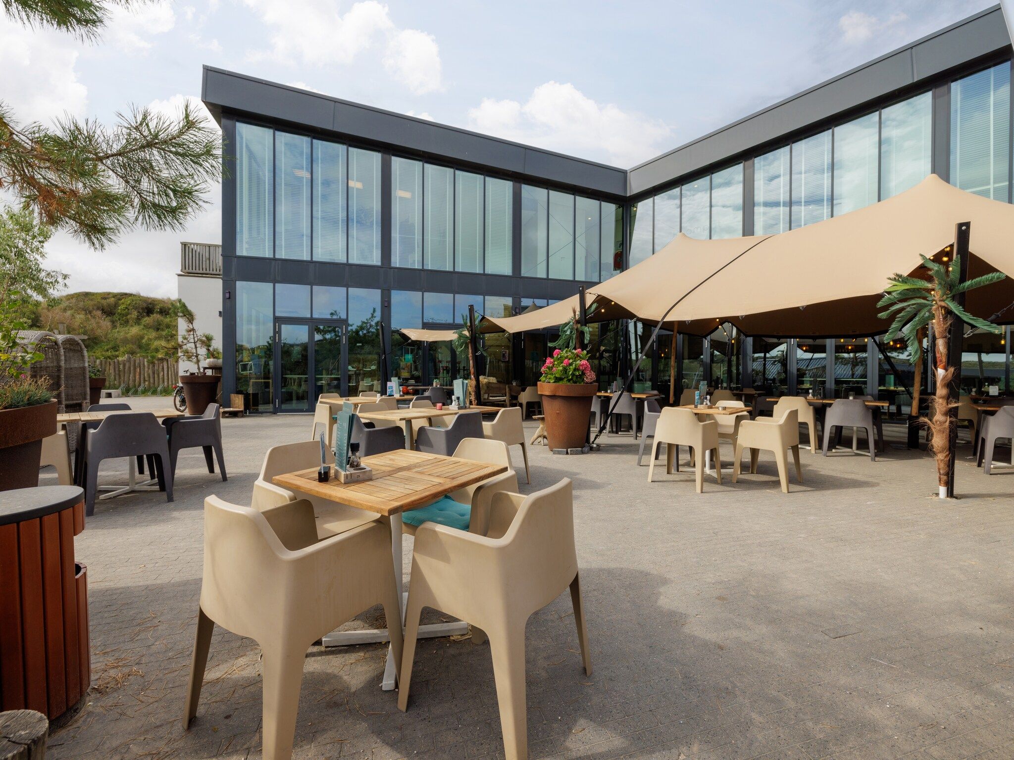 Parkfaciliteiten bij Sea Lodges Bloemendaal 4 in Bloemendaal