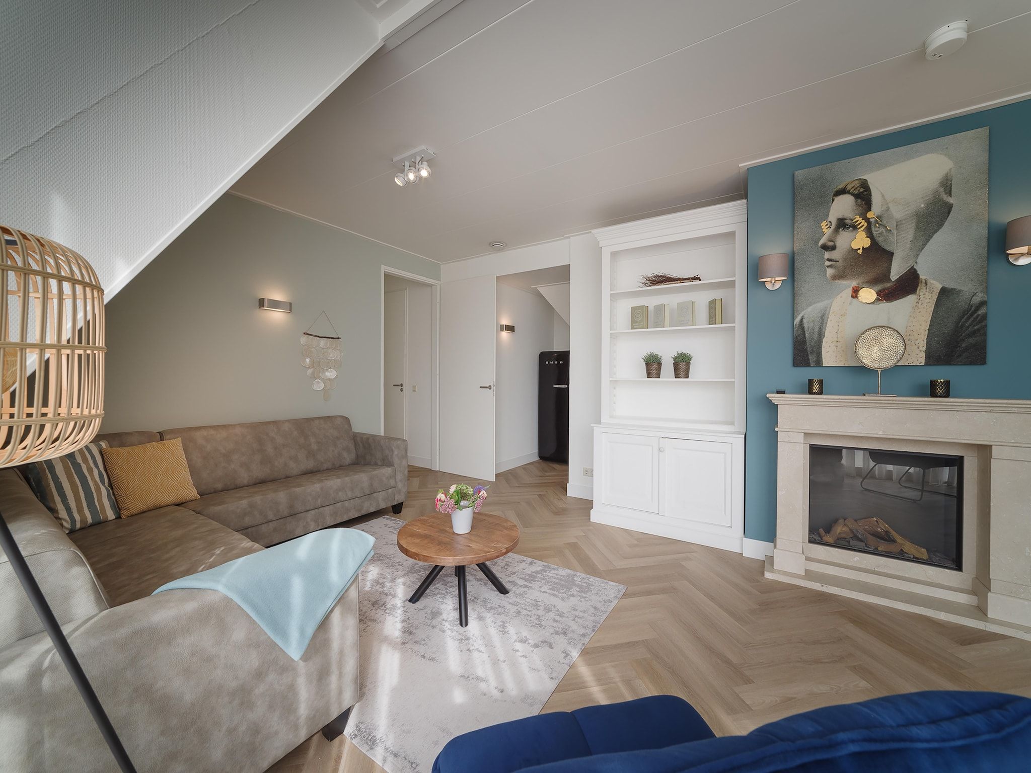 De woonkamer van Luxe Beveland met zwembad  sauna in Colijnsplaat