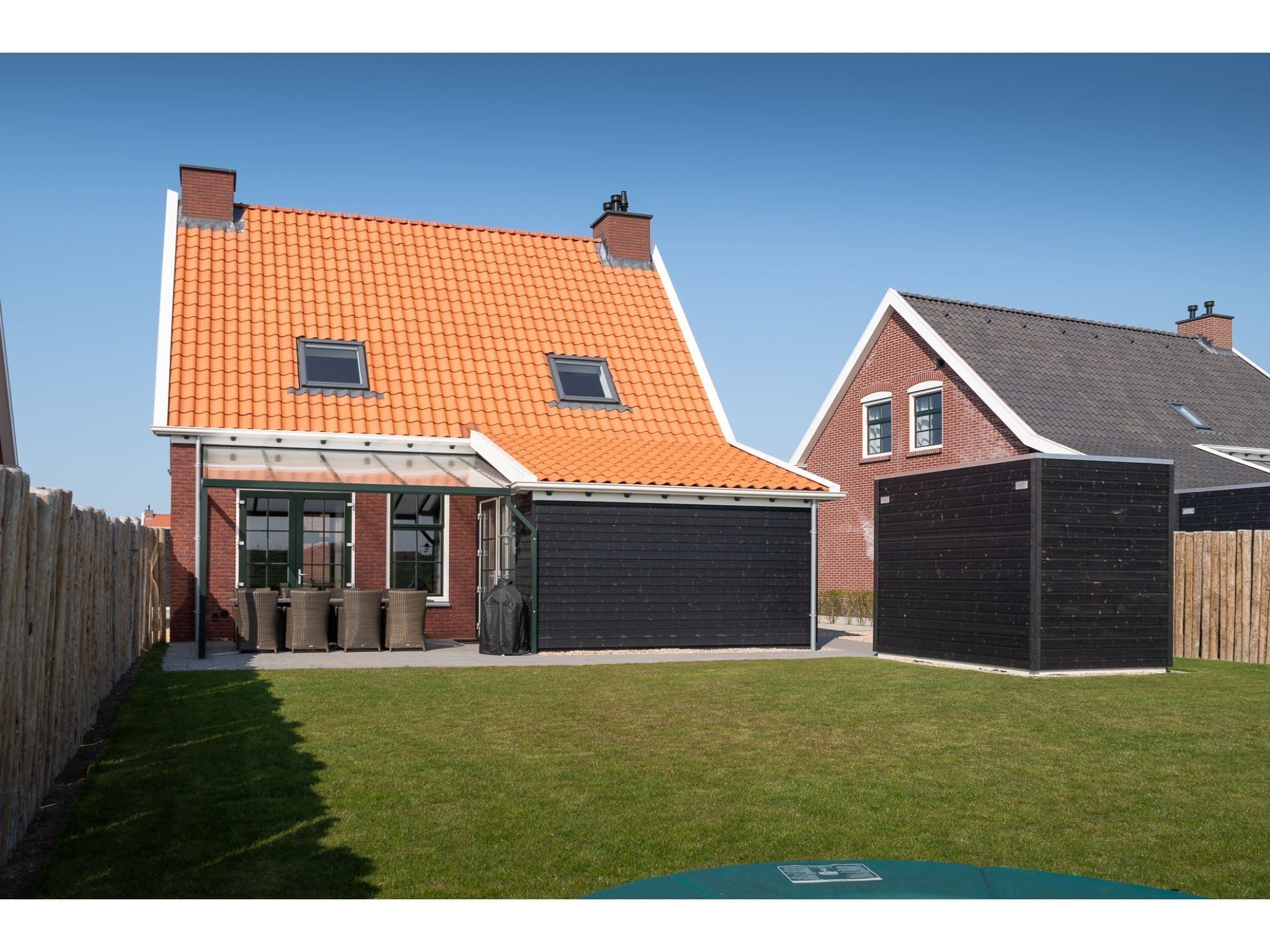 De tuin van Zeeuwse Pracht  hond in Colijnsplaat