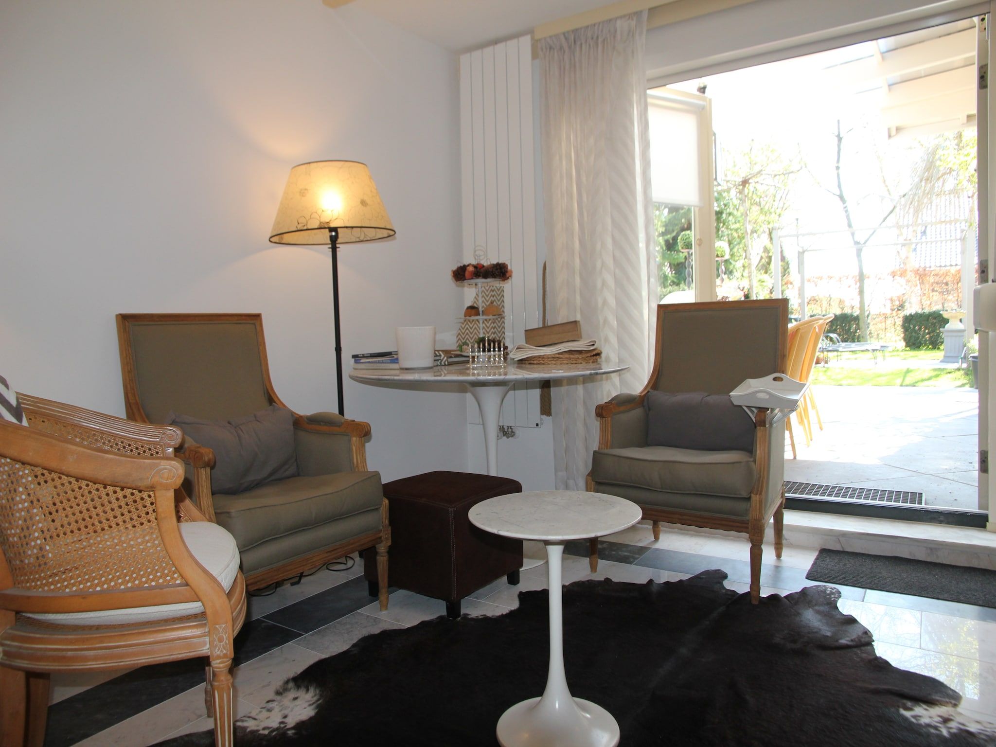 De woonkamer van Romantisch Heiloo in Heiloo