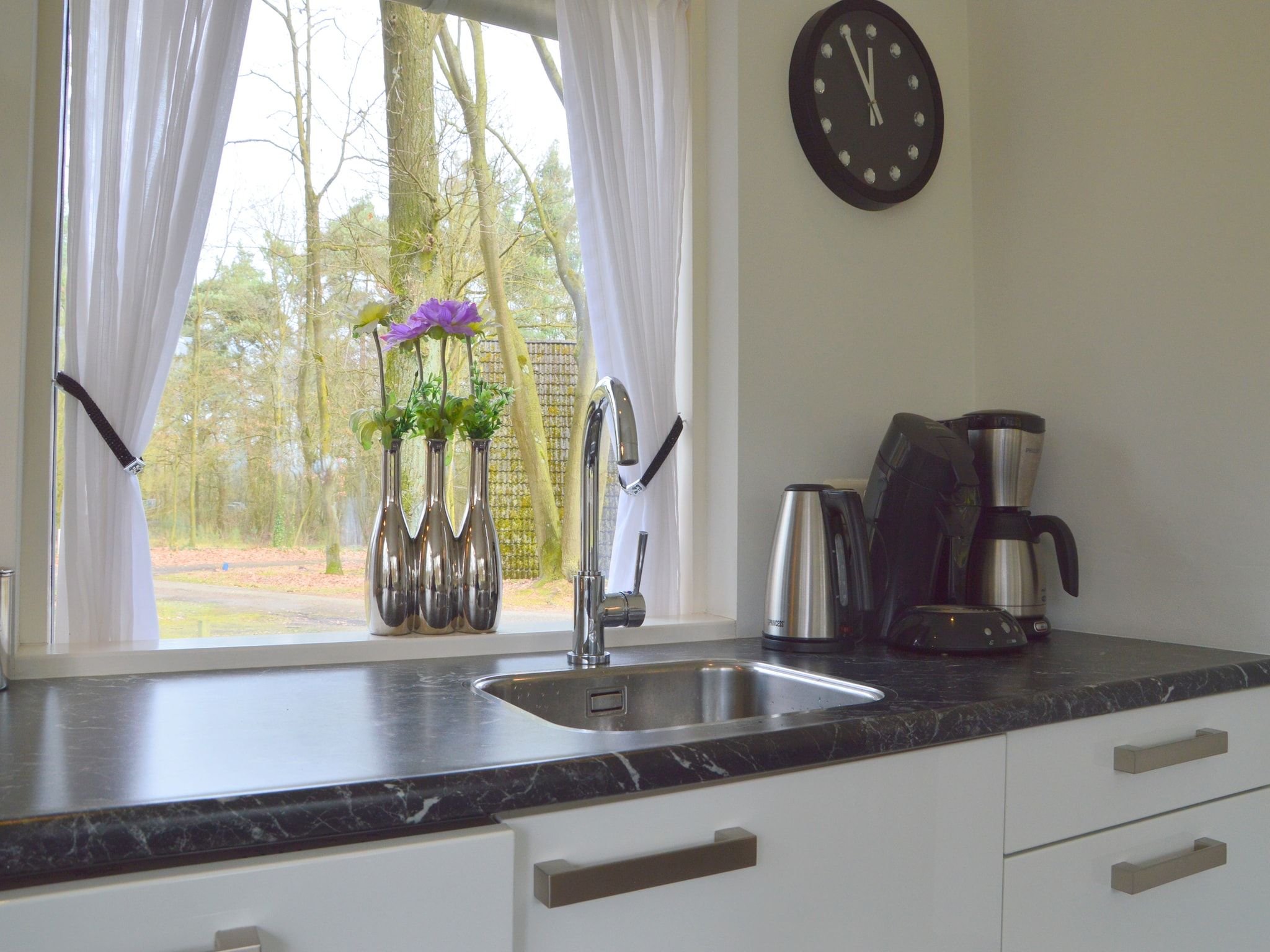 De keuken van Bungalow nummer 1 in Stramproy