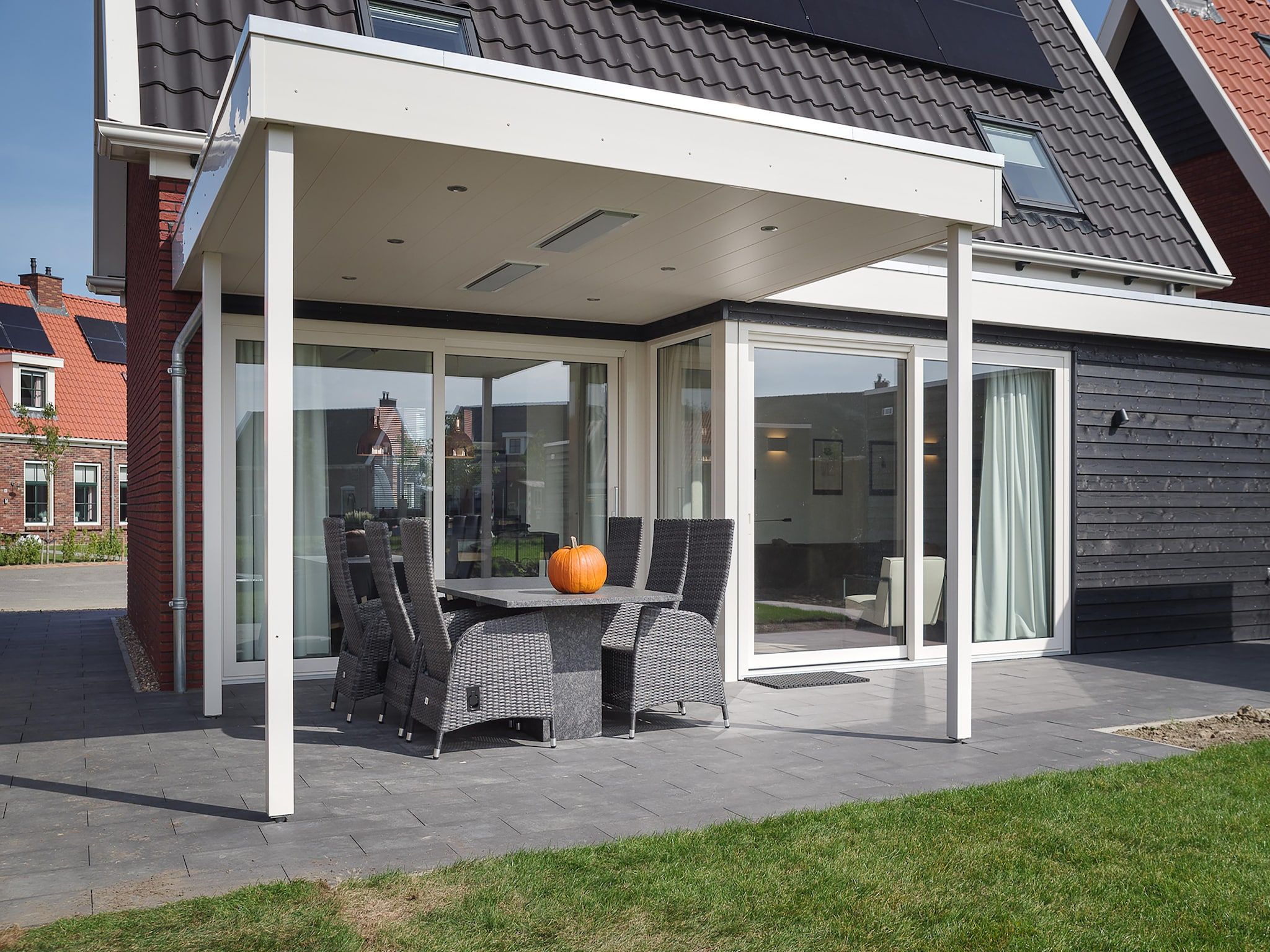 Het terras van Charming Beveland Vrijstaand in Colijnsplaat