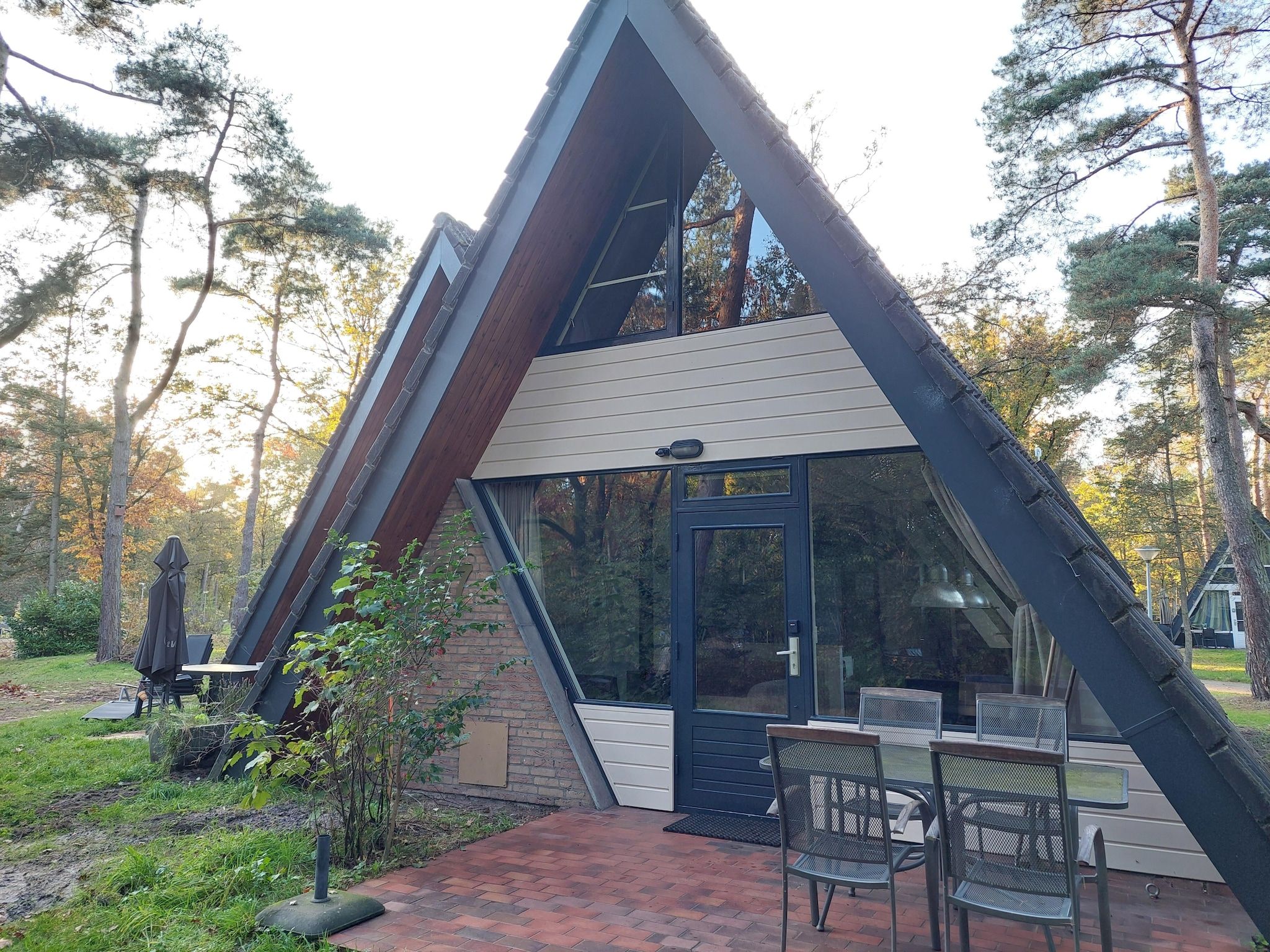De buitenkant van Bungalow 87 in Stramproy