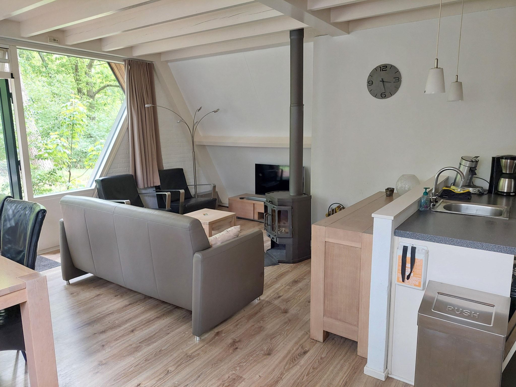 De woonkamer van Bungalow 87 in Stramproy