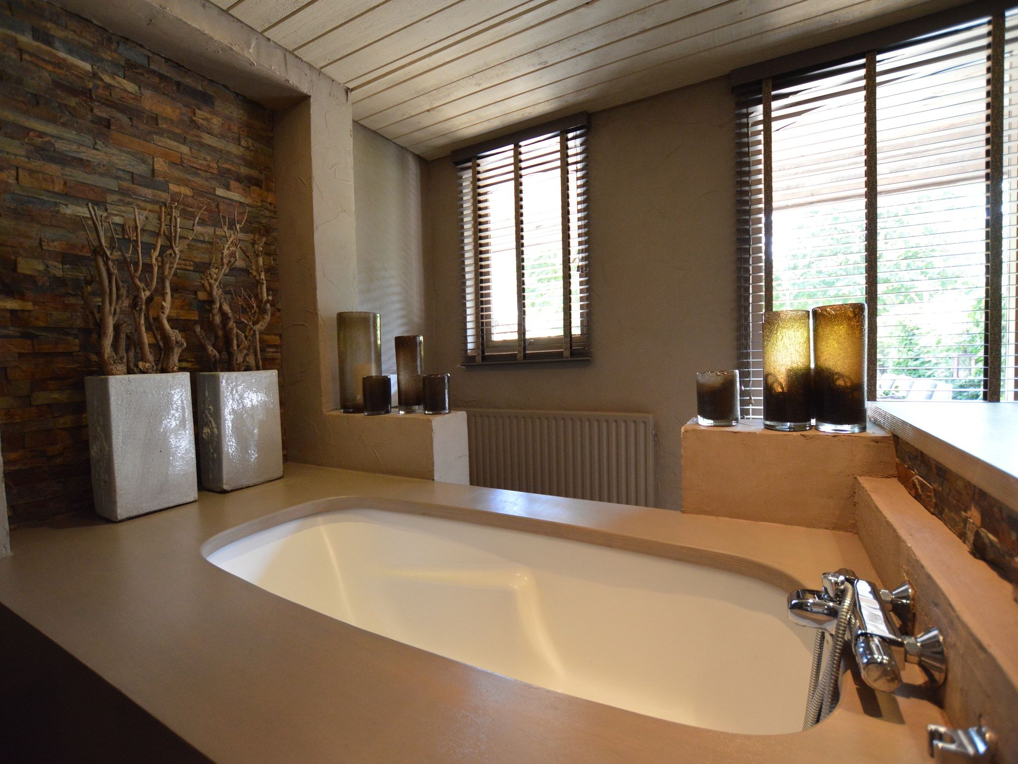 De badkamer van La Grande Maison Douce in Alphen