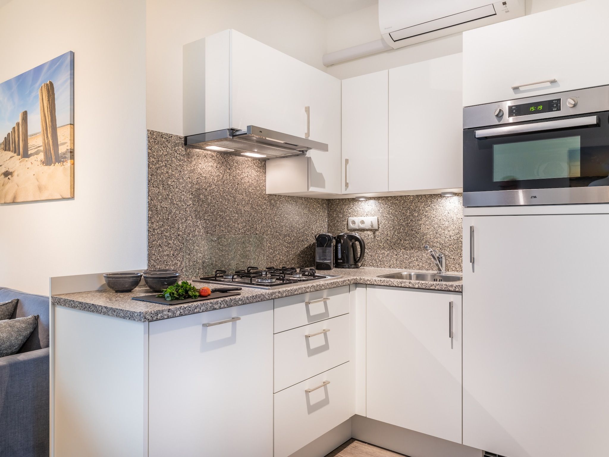 De keuken van Noordzee Résidence Dishoek 6 in Koudekerke