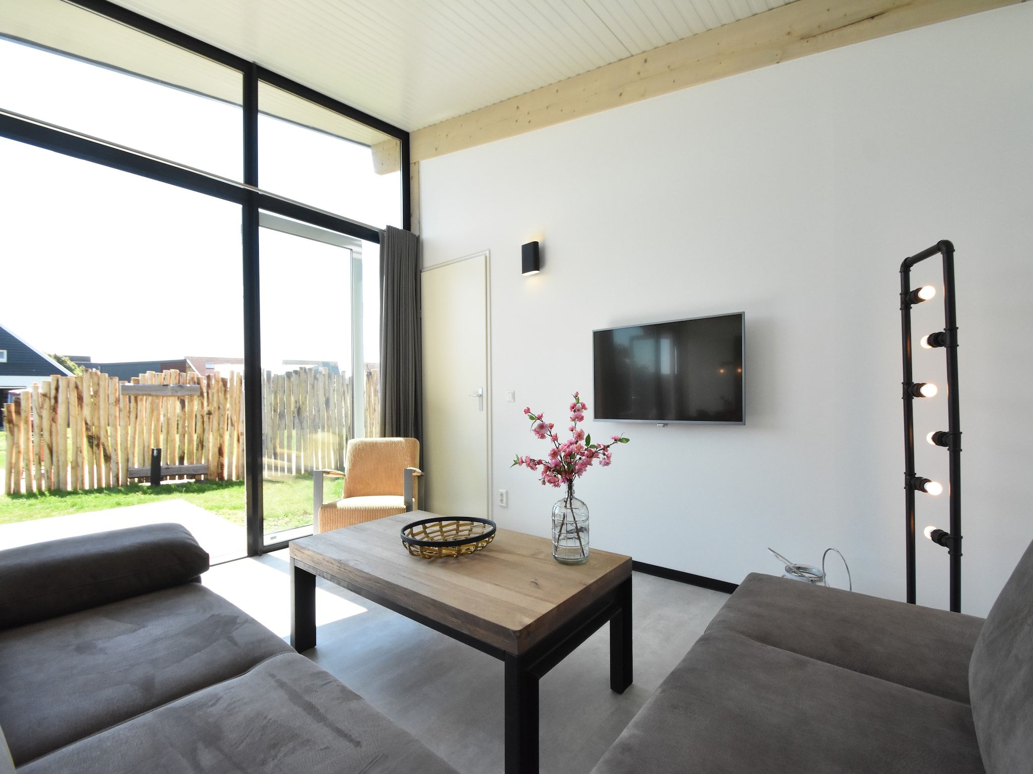 De woonkamer van Quality Lodge aan de Duinen in Callantsoog
