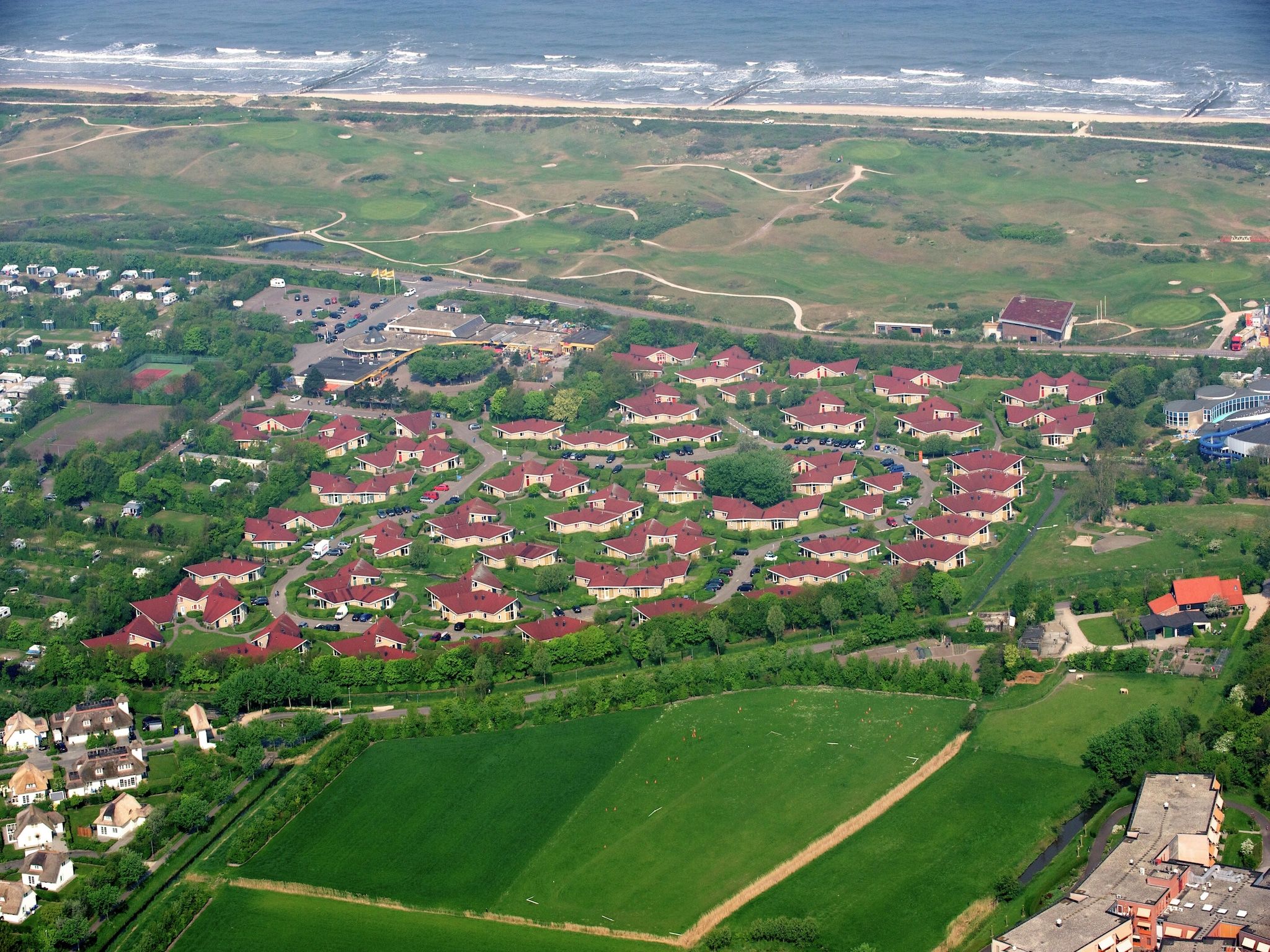 De buitenkant van Vakantiepark Hof Domburg 10 in Domburg