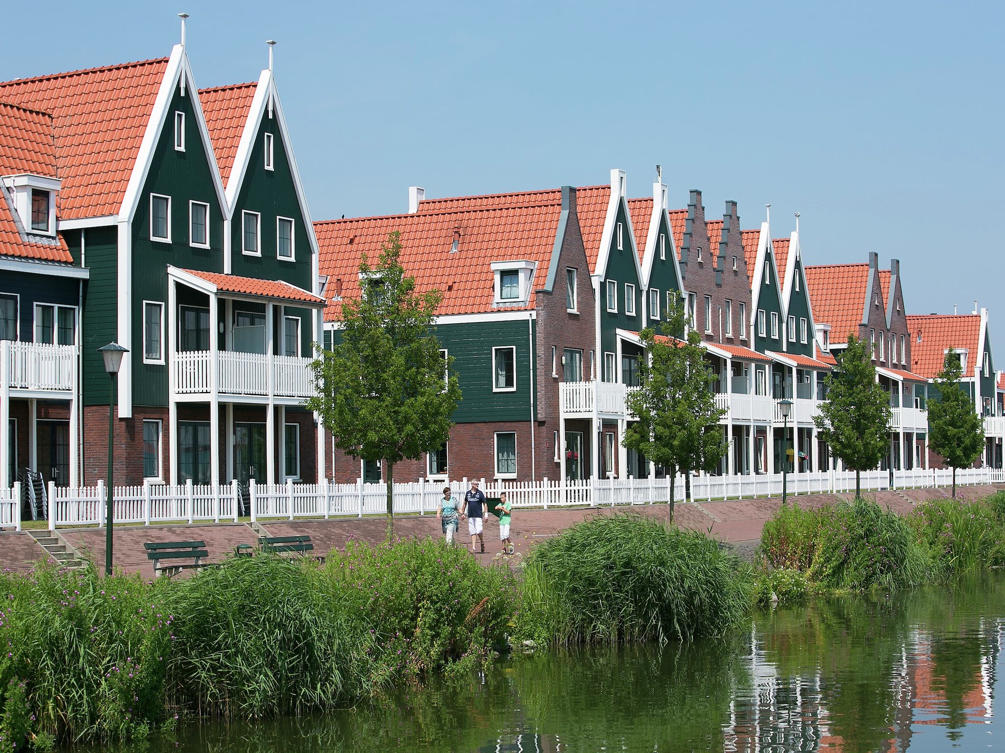 De buitenkant van Marinapark Volendam 4 in Volendam