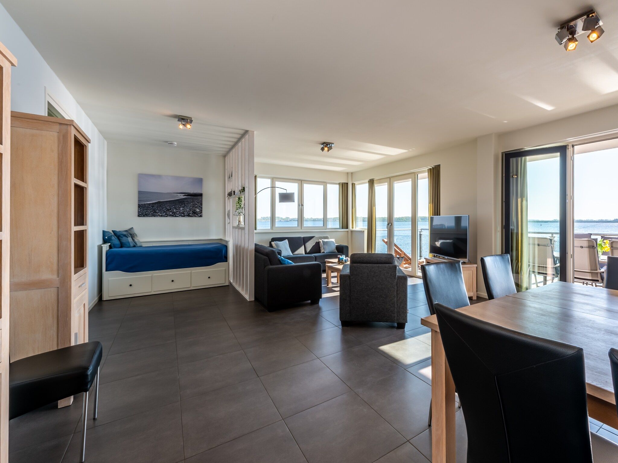 De woonkamer van Penthouse XXL 4ab in Kamperland