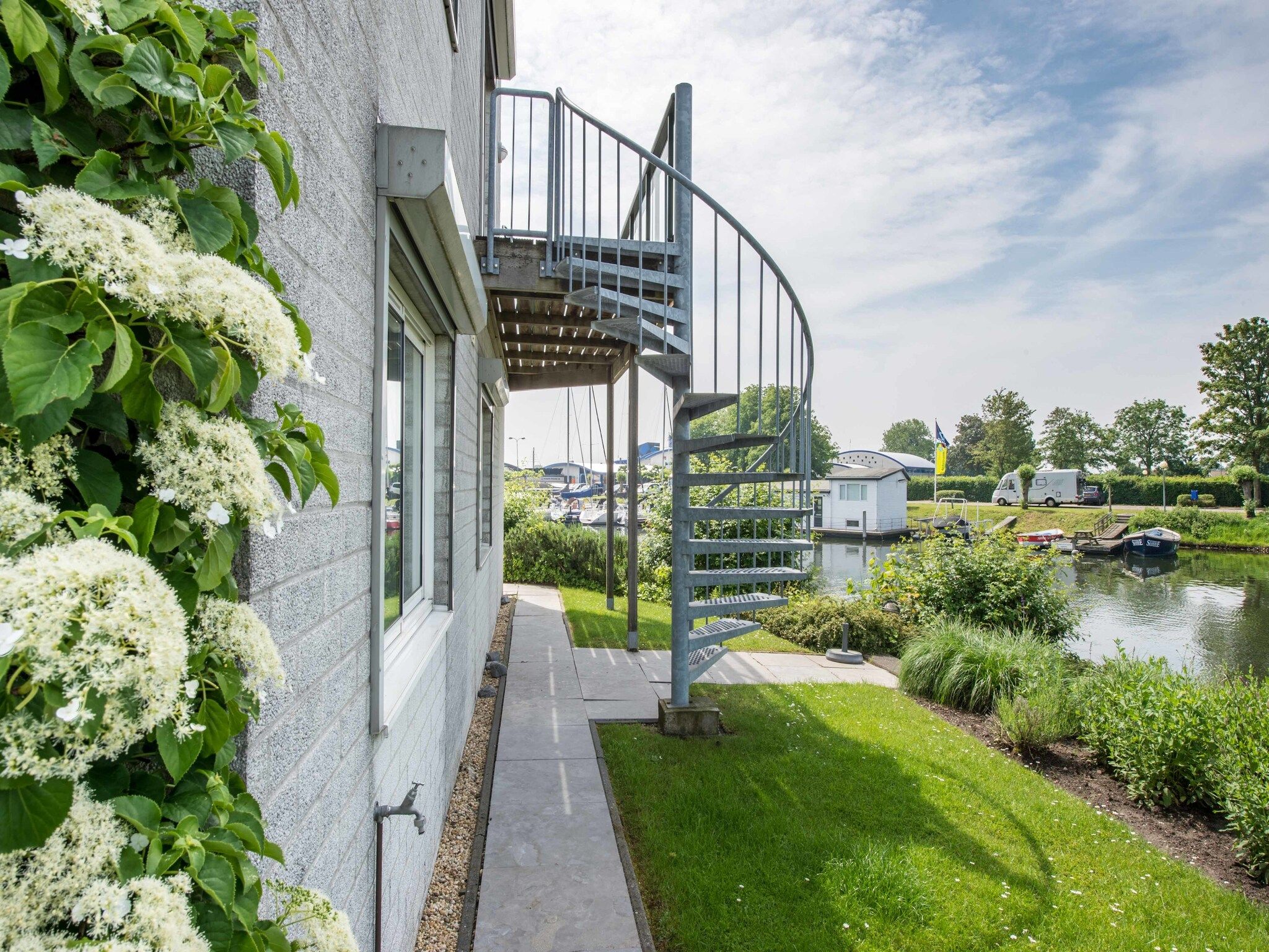 De tuin van Veerdam 42 in Kortgene