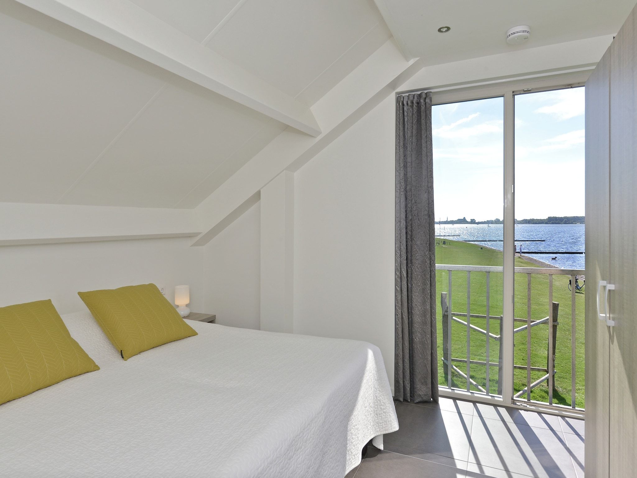 Een slaapkamer van Penthouse 4a - De Schotsman Watersport in Kamperland