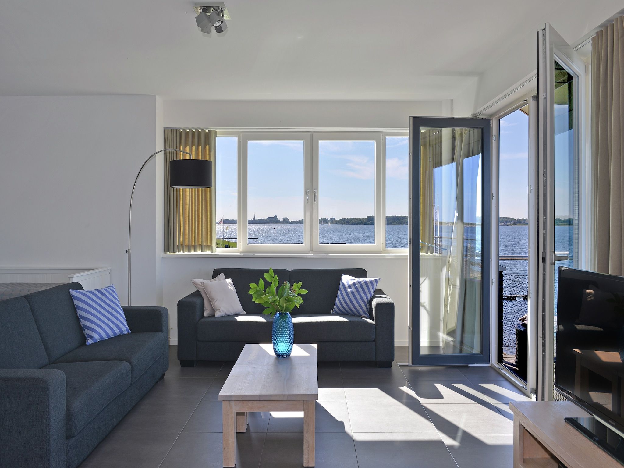 De woonkamer van Penthouse 4a - De Schotsman Watersport in Kamperland