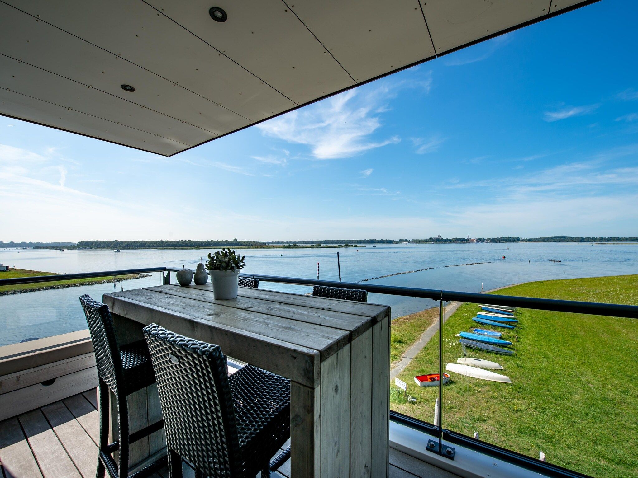 Het terras van Veerse muze 7e in Kamperland