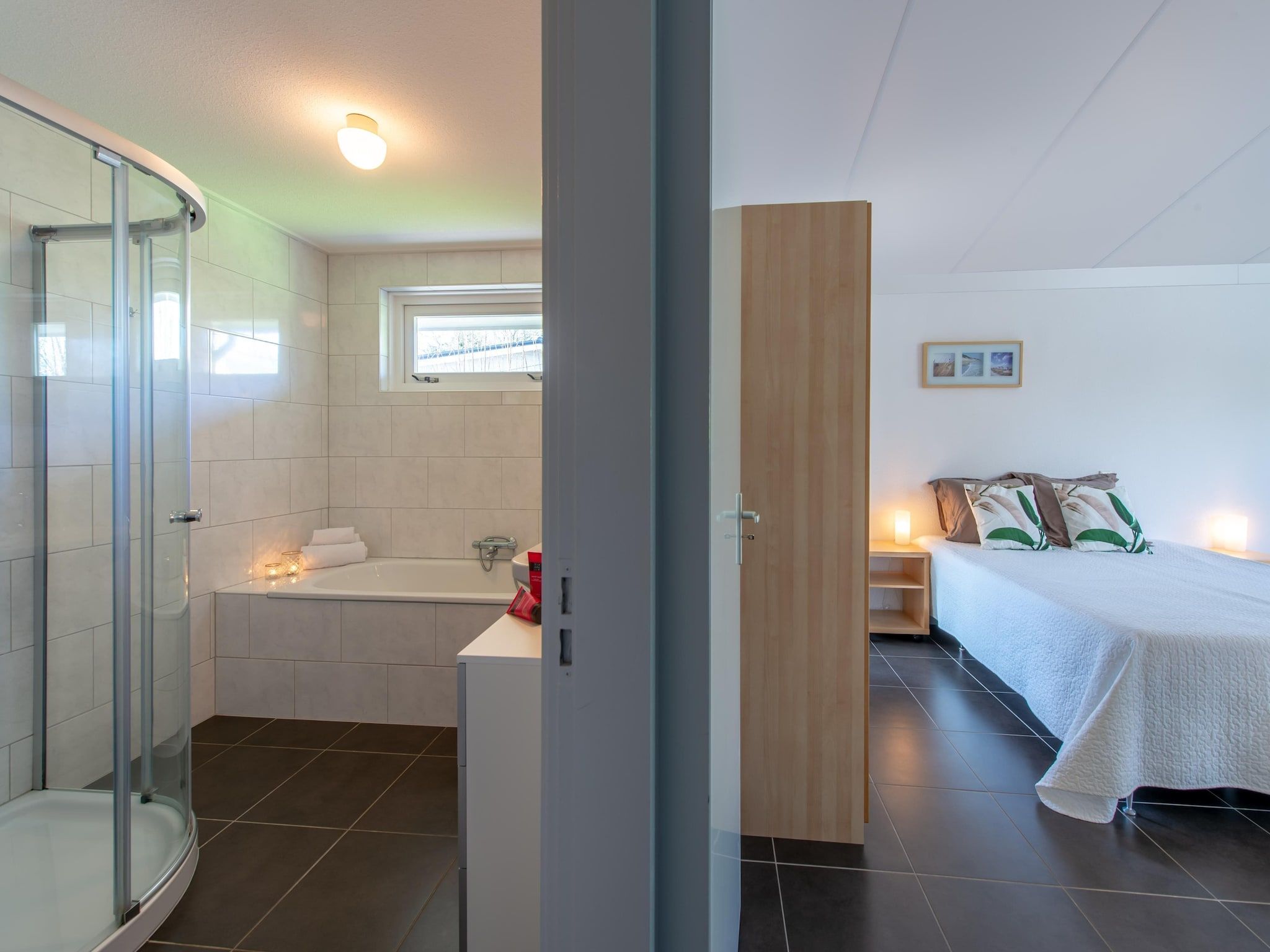 De badkamer van Cypressenlaan 18 in Kamperland
