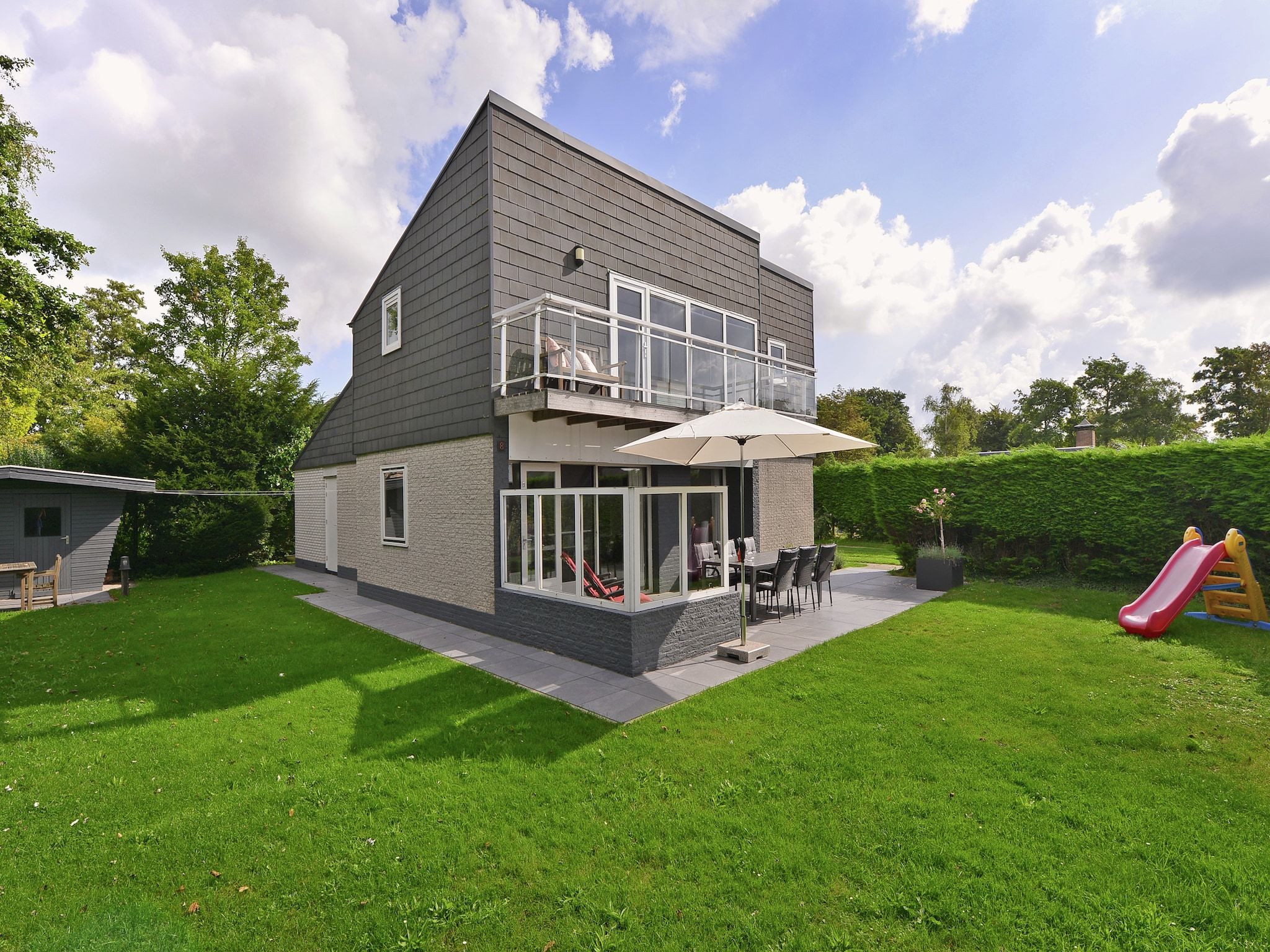 De buitenkant van Cederlaan 8 in Kamperland