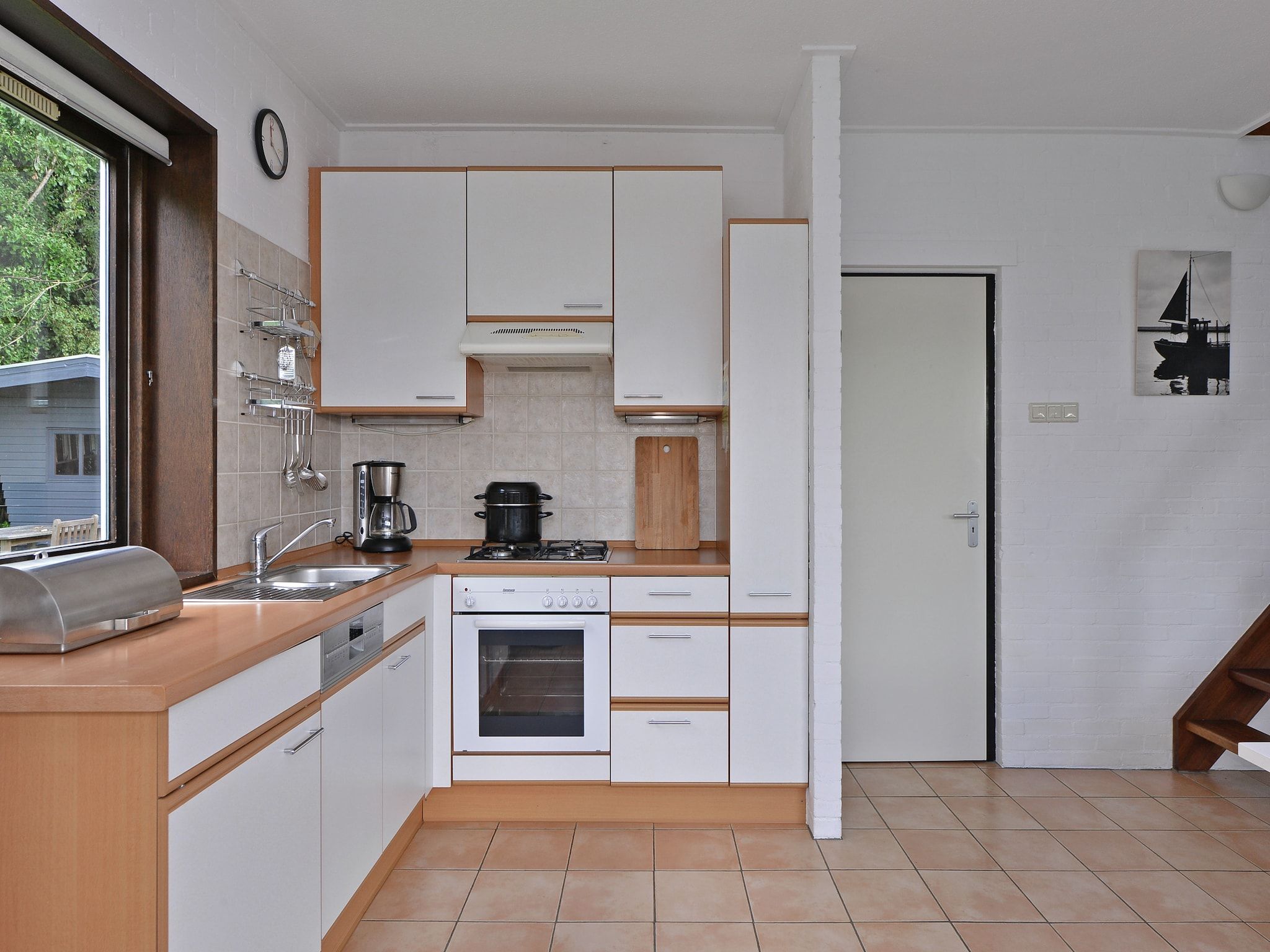 De keuken van Cederlaan 8 in Kamperland