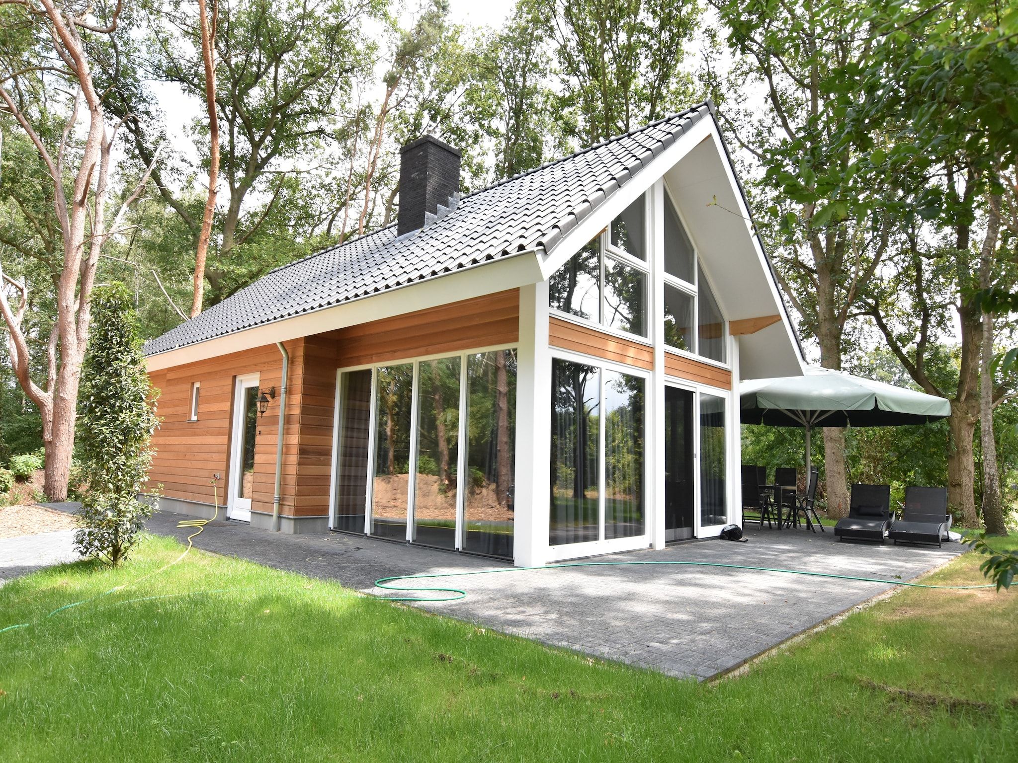De buitenkant van Zijzicht in Reutum-Weerselo