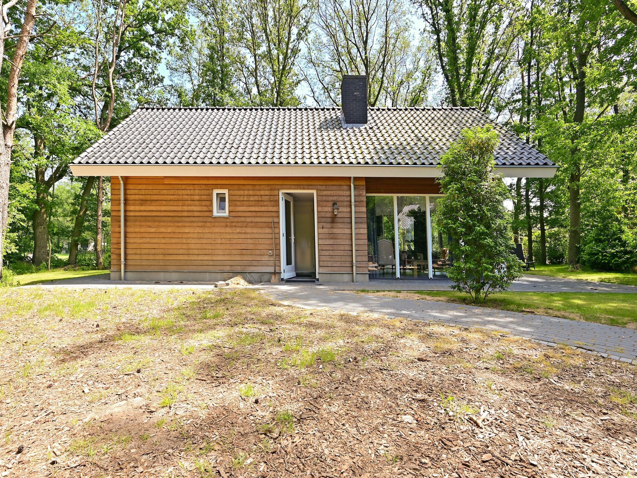 De buitenkant van Zijzicht in Reutum-Weerselo