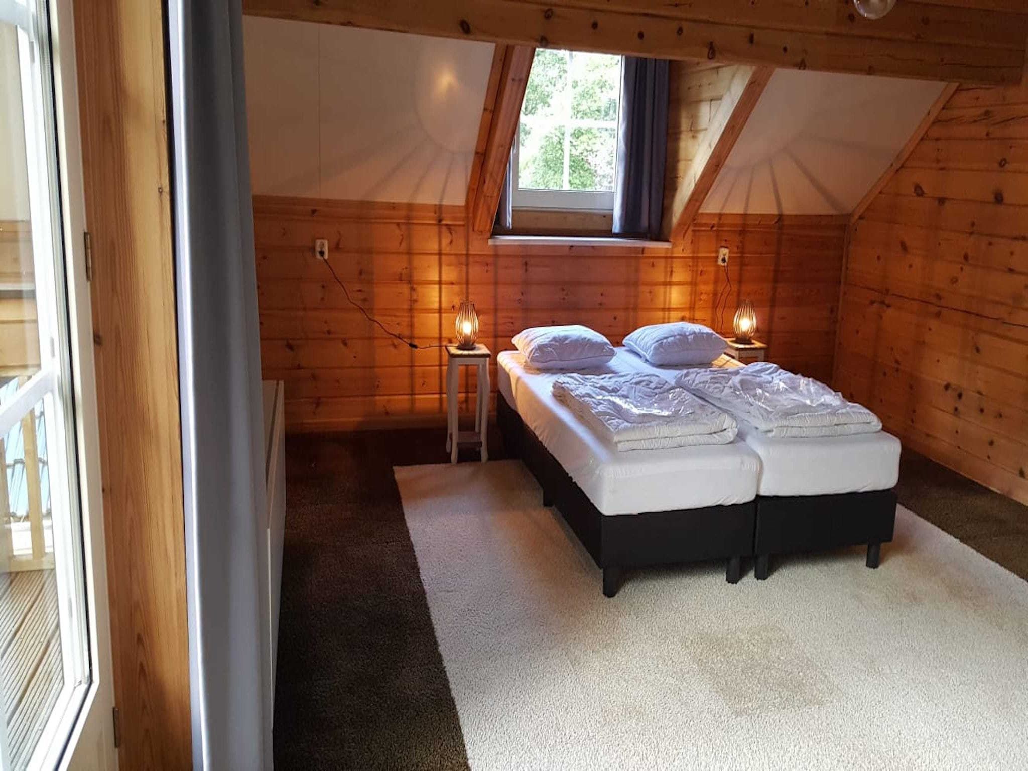 Een slaapkamer van Vakantiepark De Rimboe & De Woeste Hoogte 1 in Hoenderloo