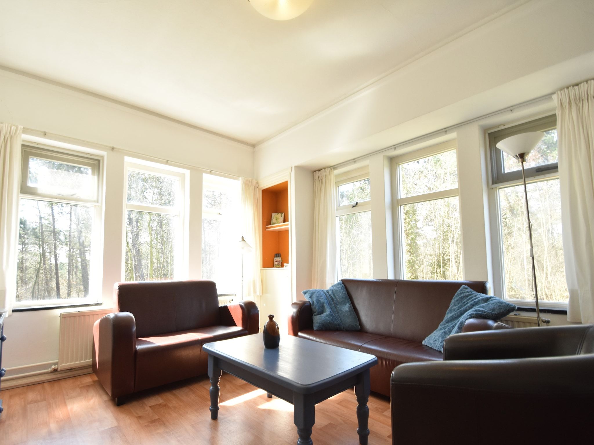 De woonkamer van Huize Glory Turkoois in Bergen aan Zee