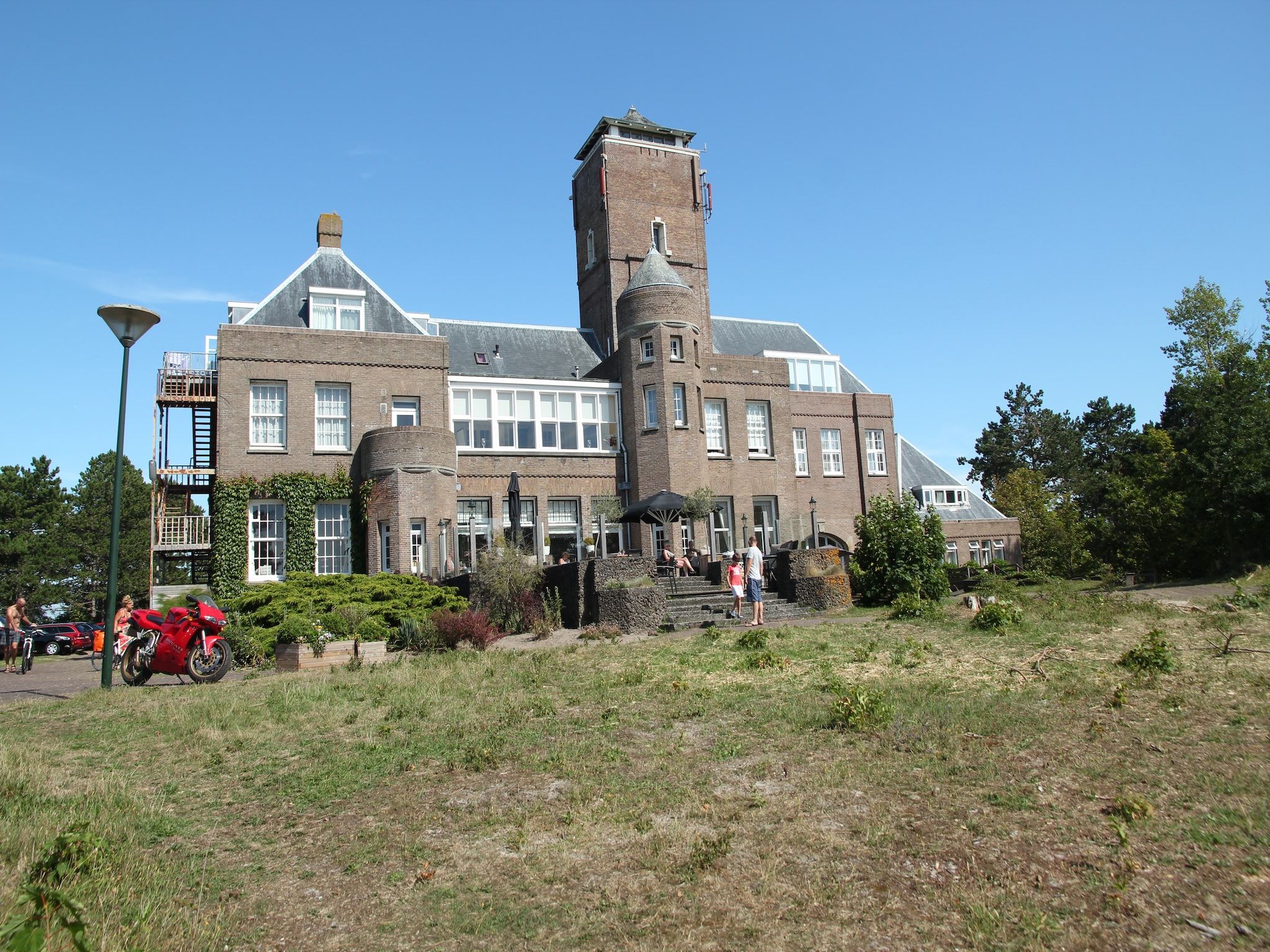 De buitenkant van Huize Glory Topaas in Bergen aan Zee