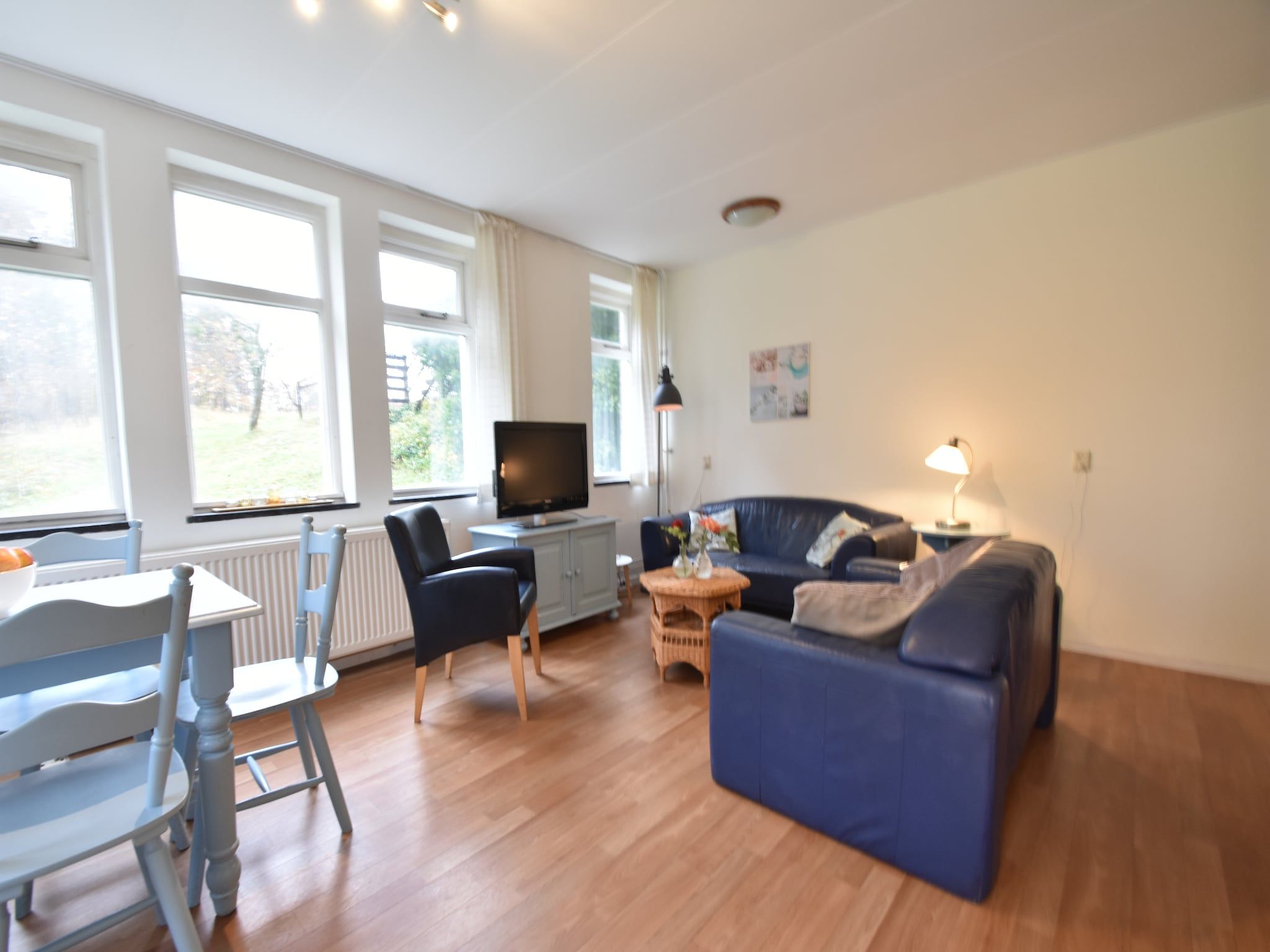 De woonkamer van Huize Glory Robijn in Bergen aan zee