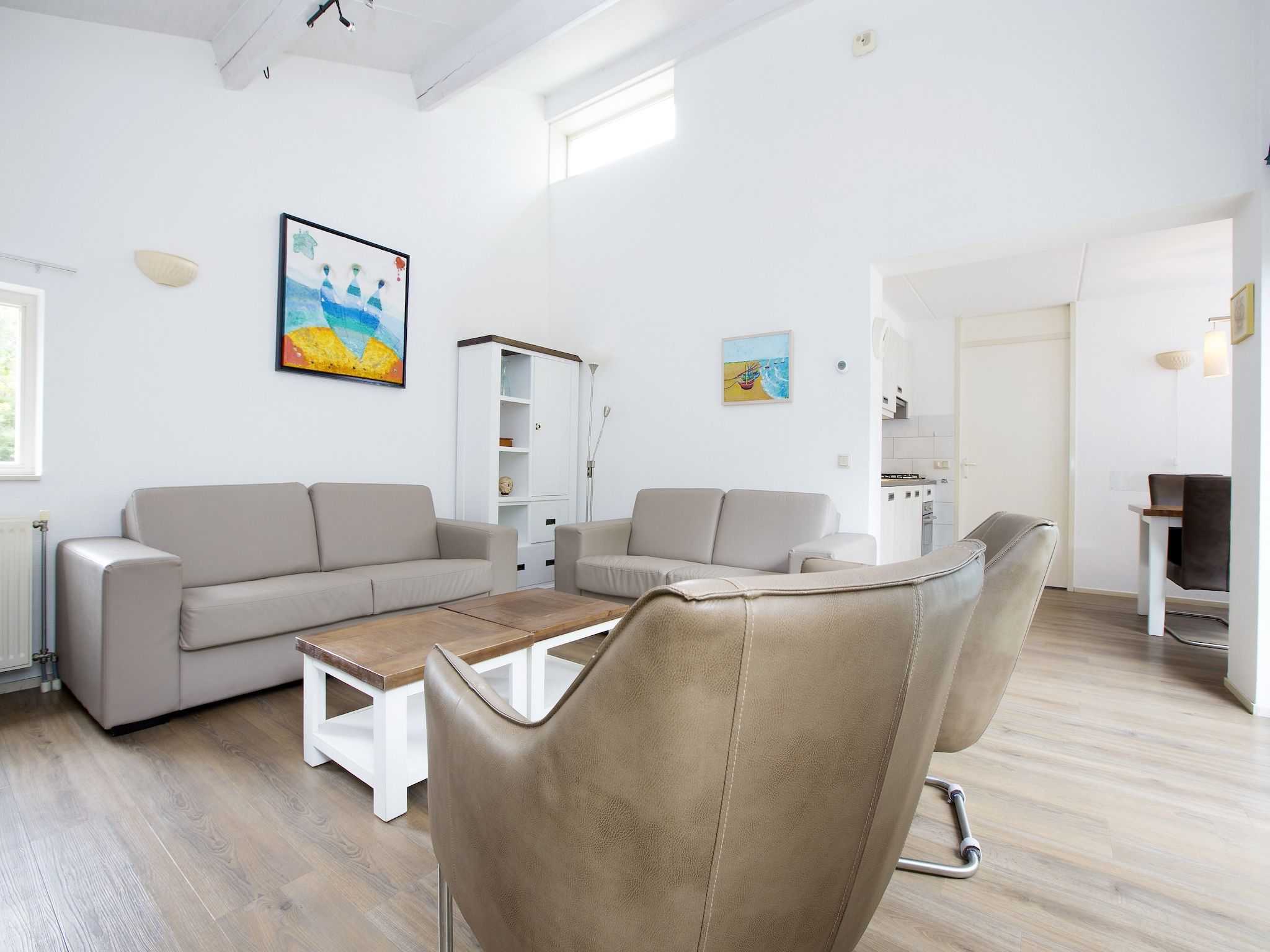 De woonkamer van Vakantiepark Kijkduin 7 in Den Haag