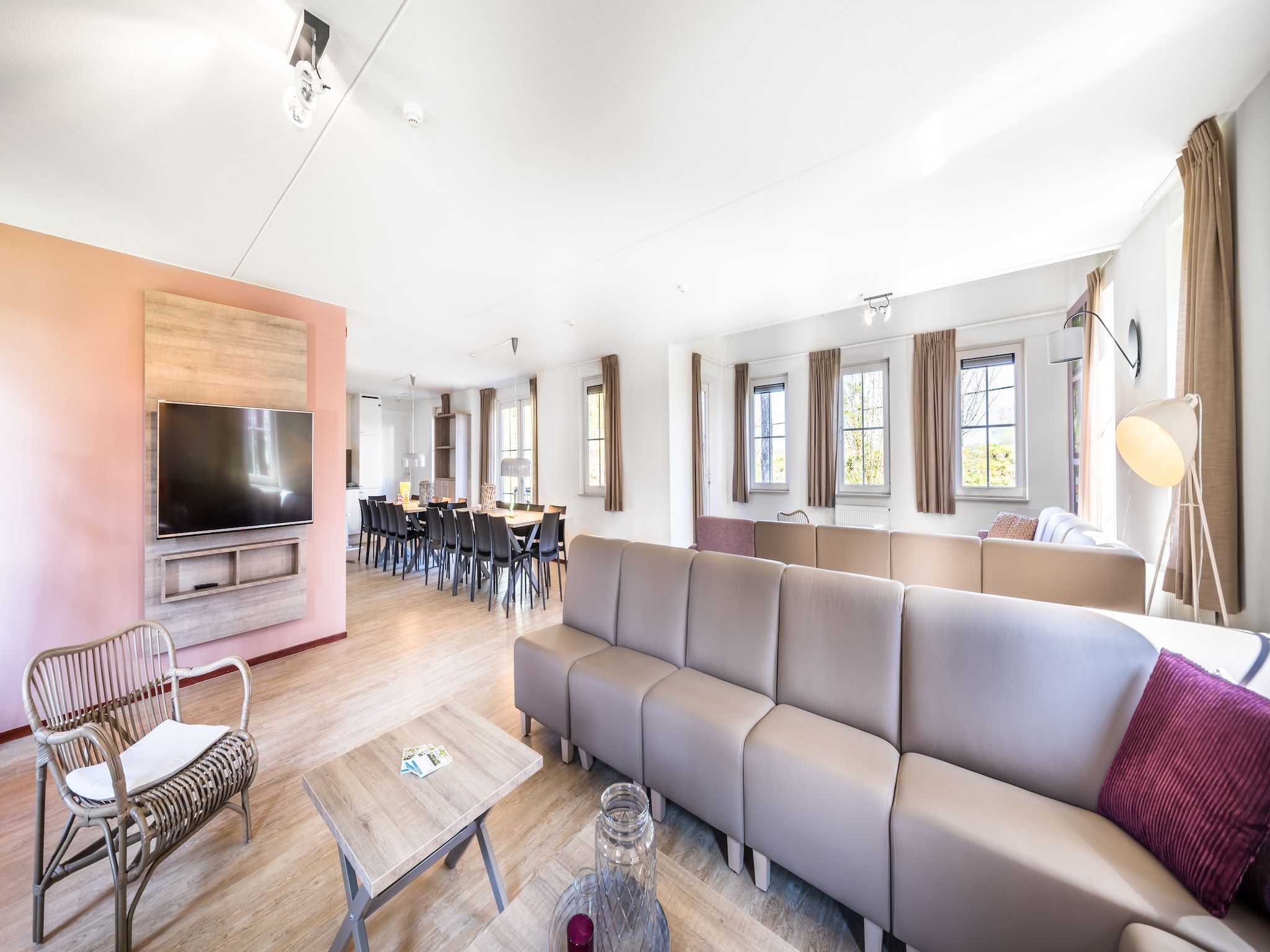 De woonkamer van Vakantiepark Weerterbergen 7 in Weert