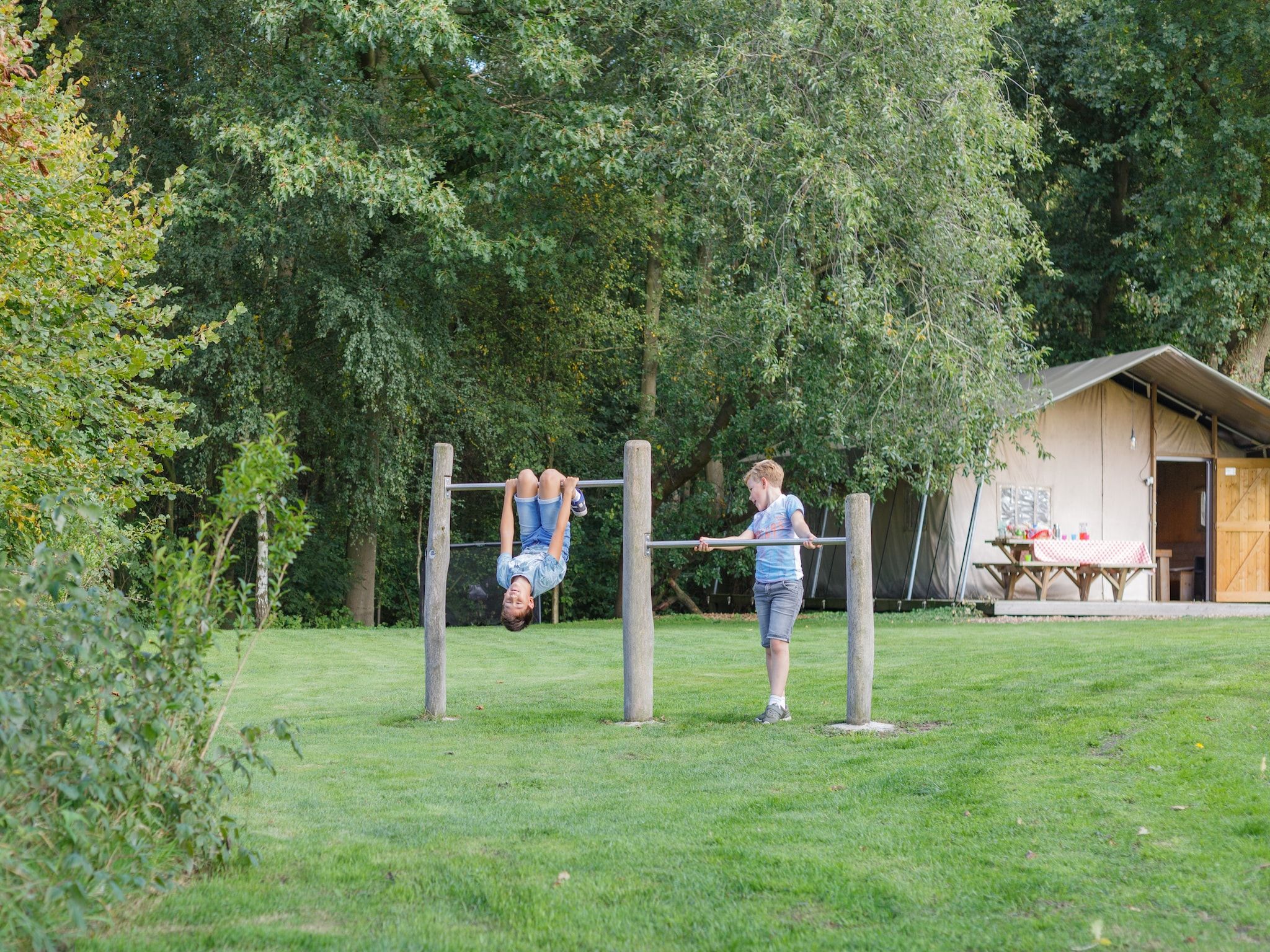 Parkfaciliteiten bij Landrijk de Reesprong 2 in Buurse
