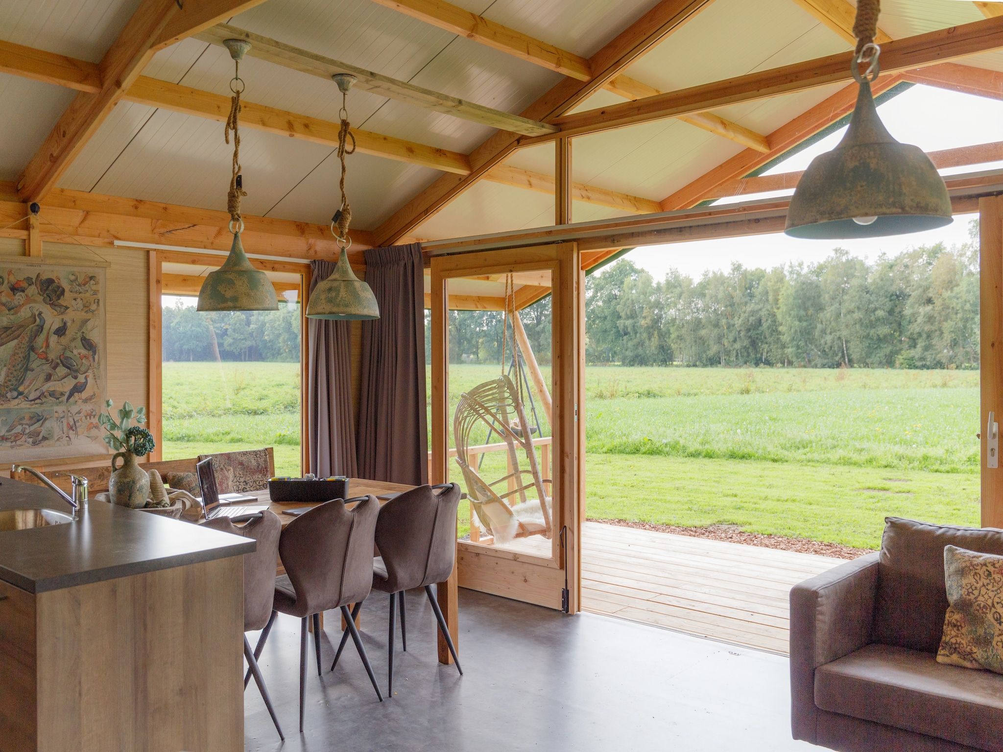 De woonkamer van Landrijk de Reesprong 2 in Buurse